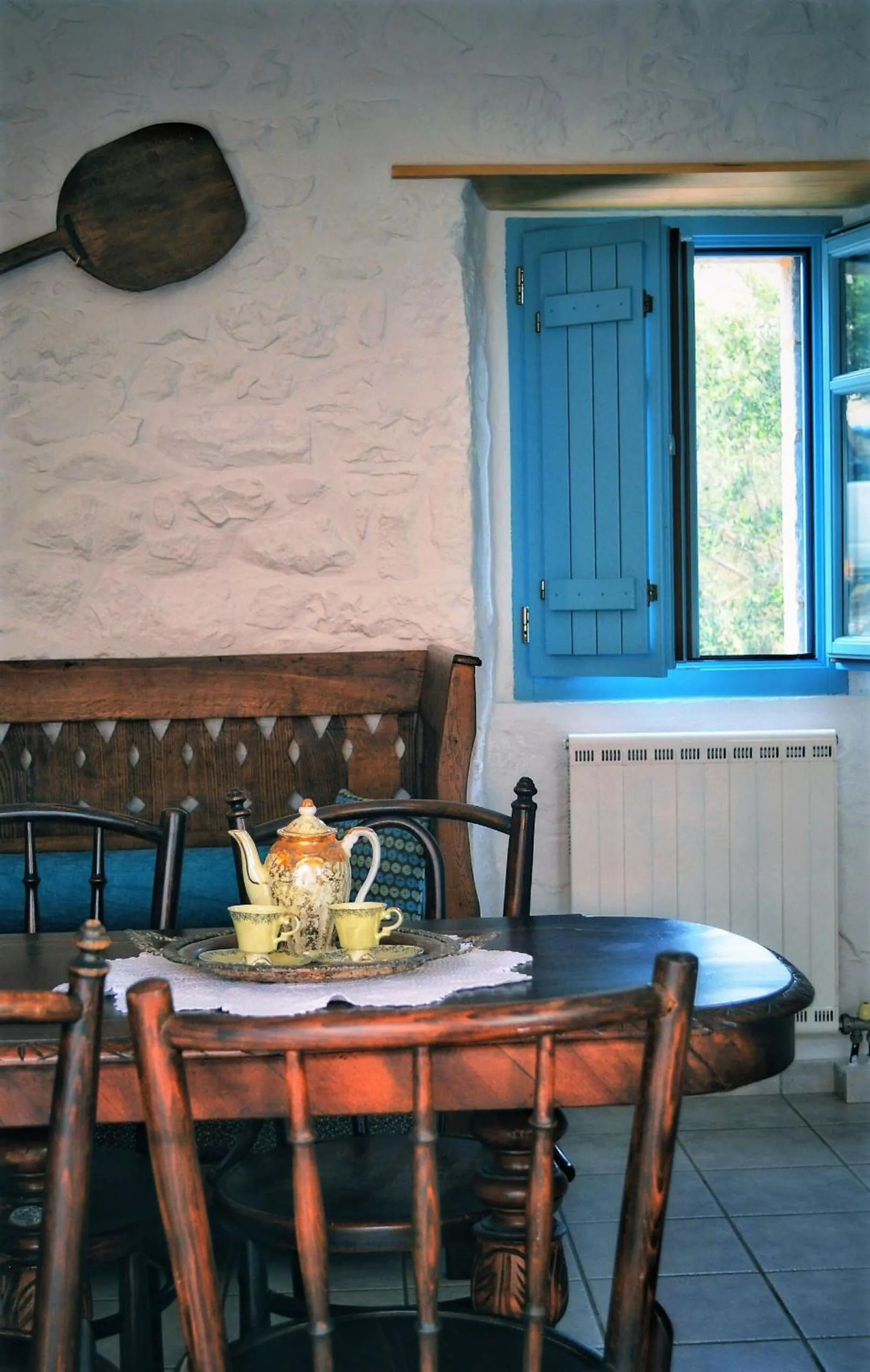 Seating area in Lithos Stone Suites