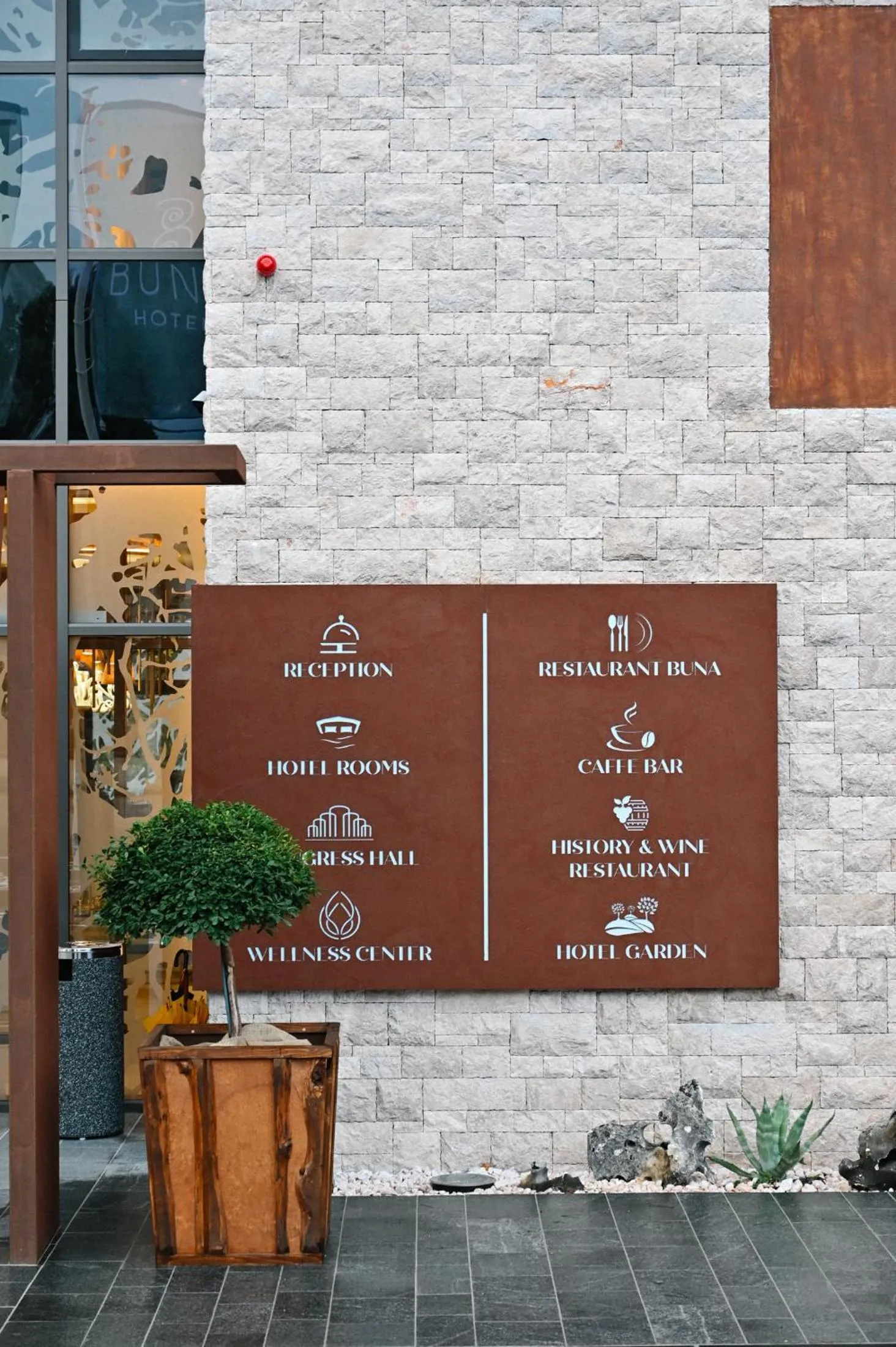 Text overlay in Hotel Buna Mostar