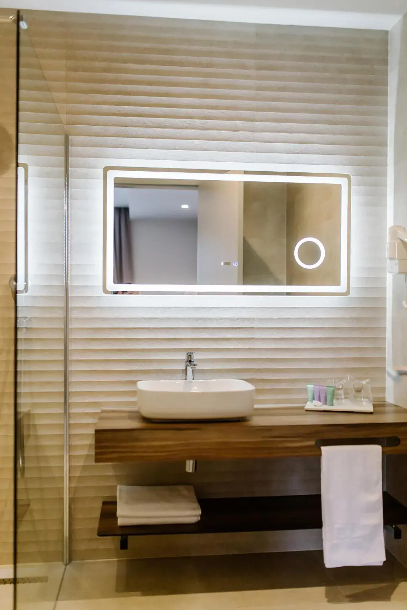 Deluxe Double Room in Hotel Buna Mostar Deluxe Double Room in Hotel Buna Mostar