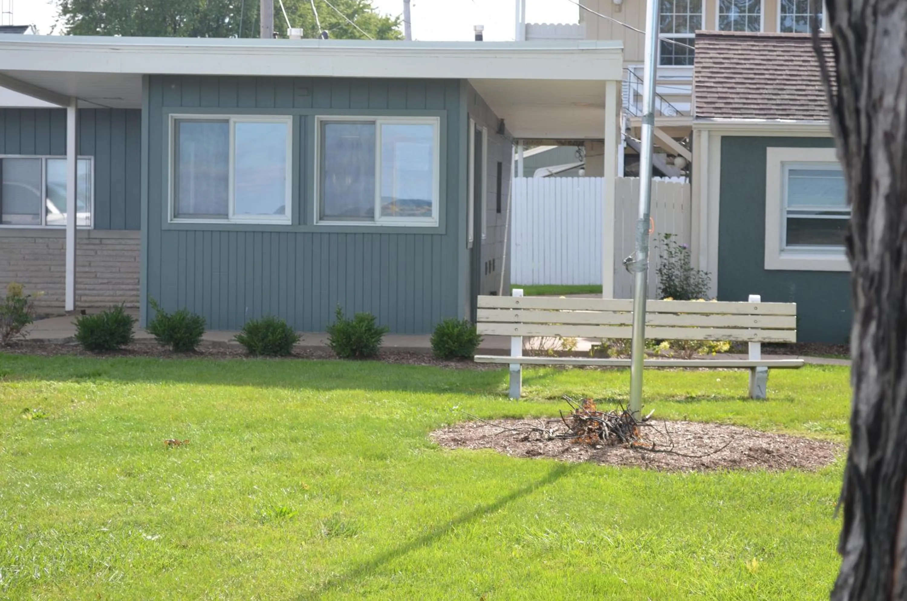 Patio in The Cedar Motel