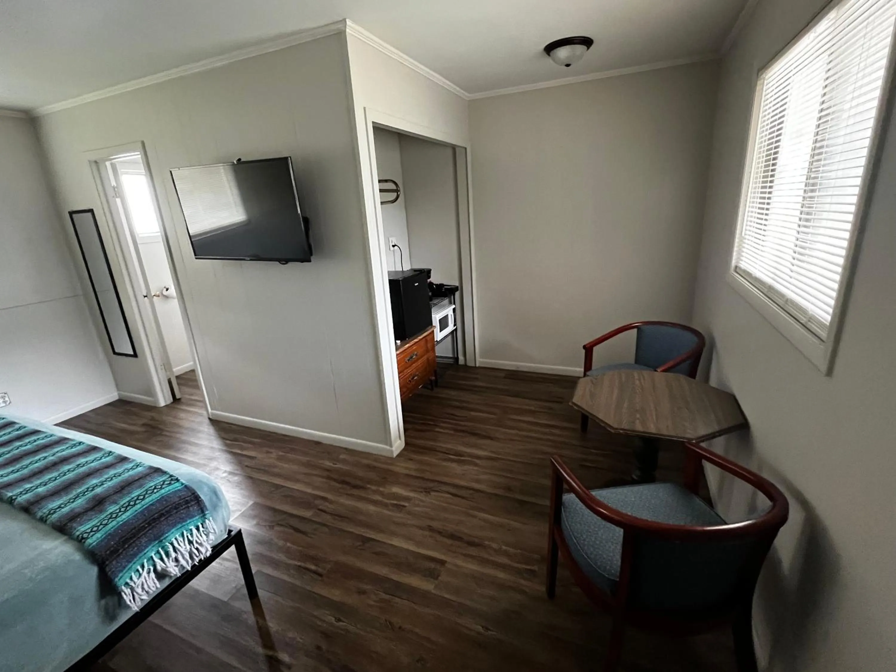 Seating area in The Cedar Motel
