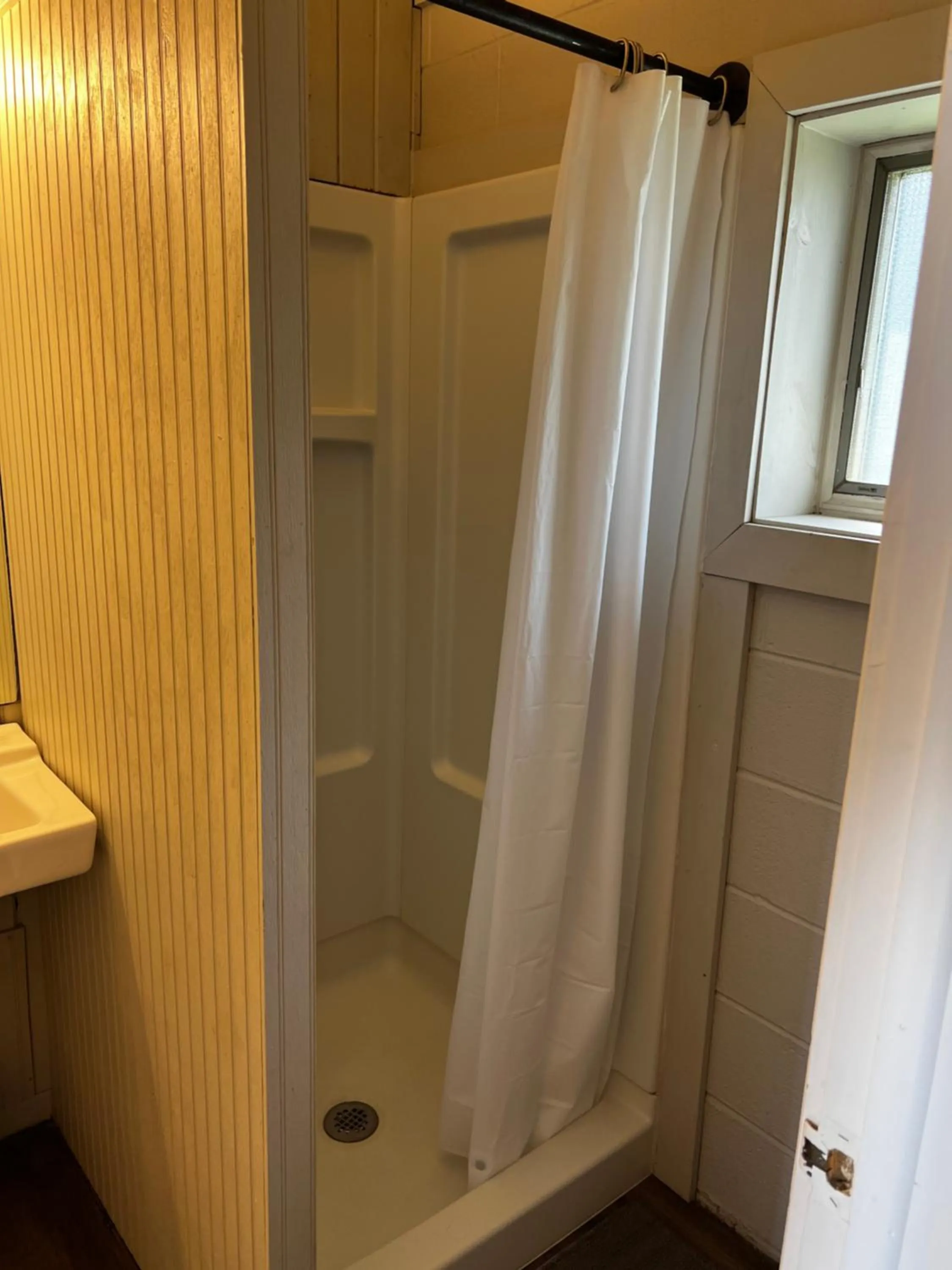 Bathroom in The Cedar Motel