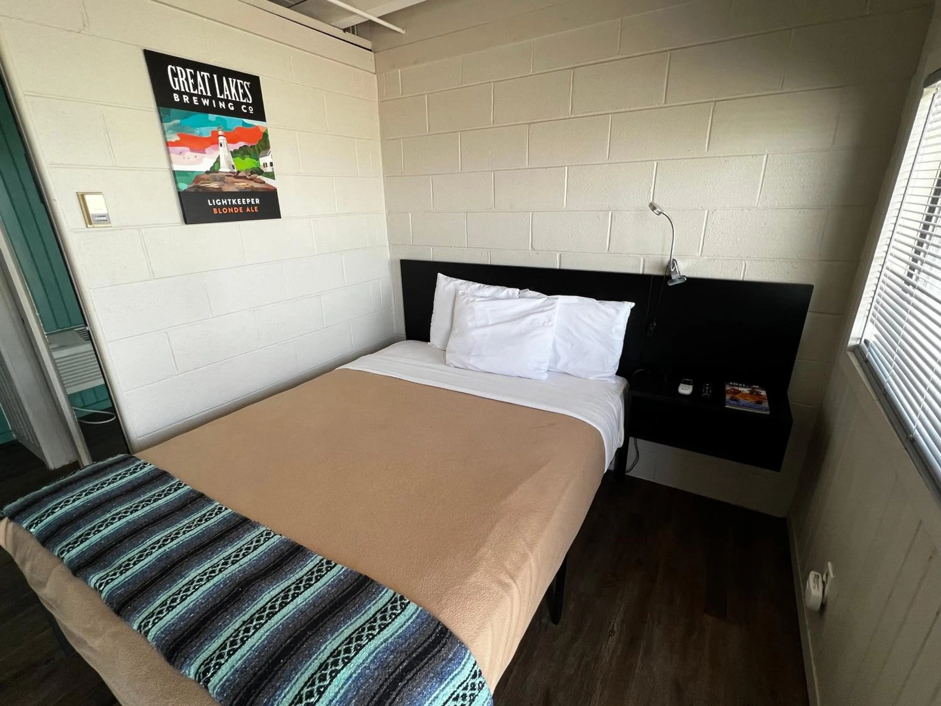 Bedroom in The Cedar Motel