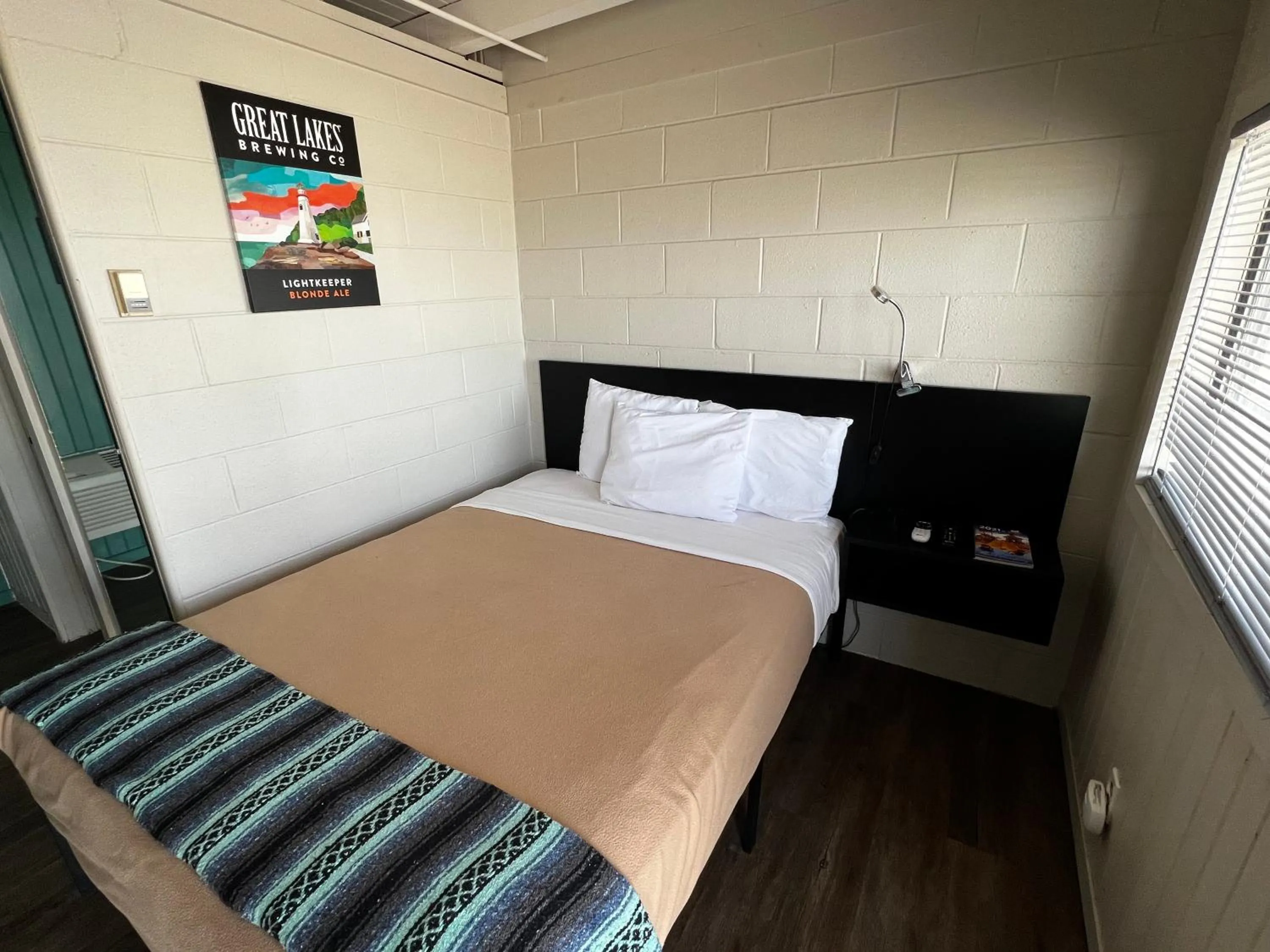 Bed in The Cedar Motel