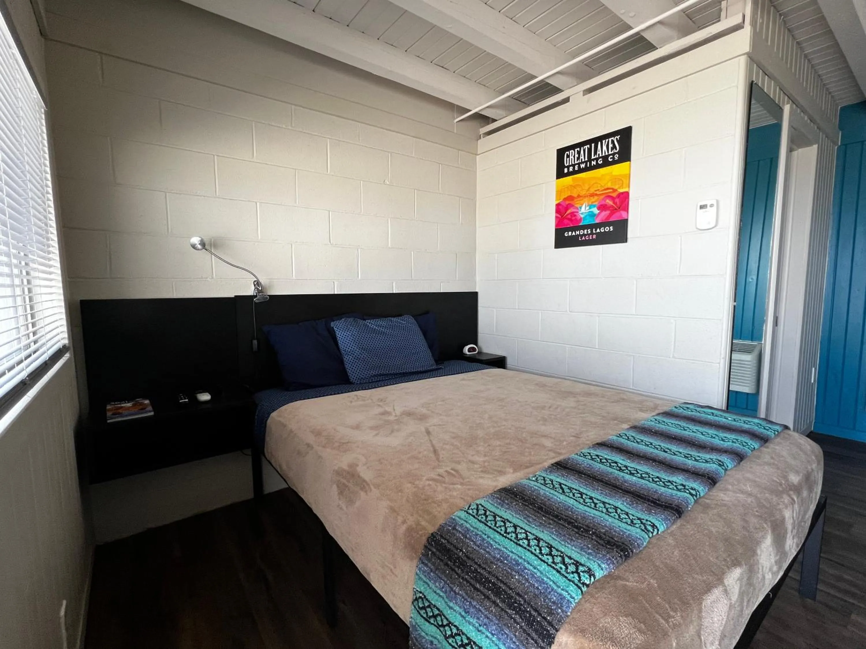 Bed in The Cedar Motel