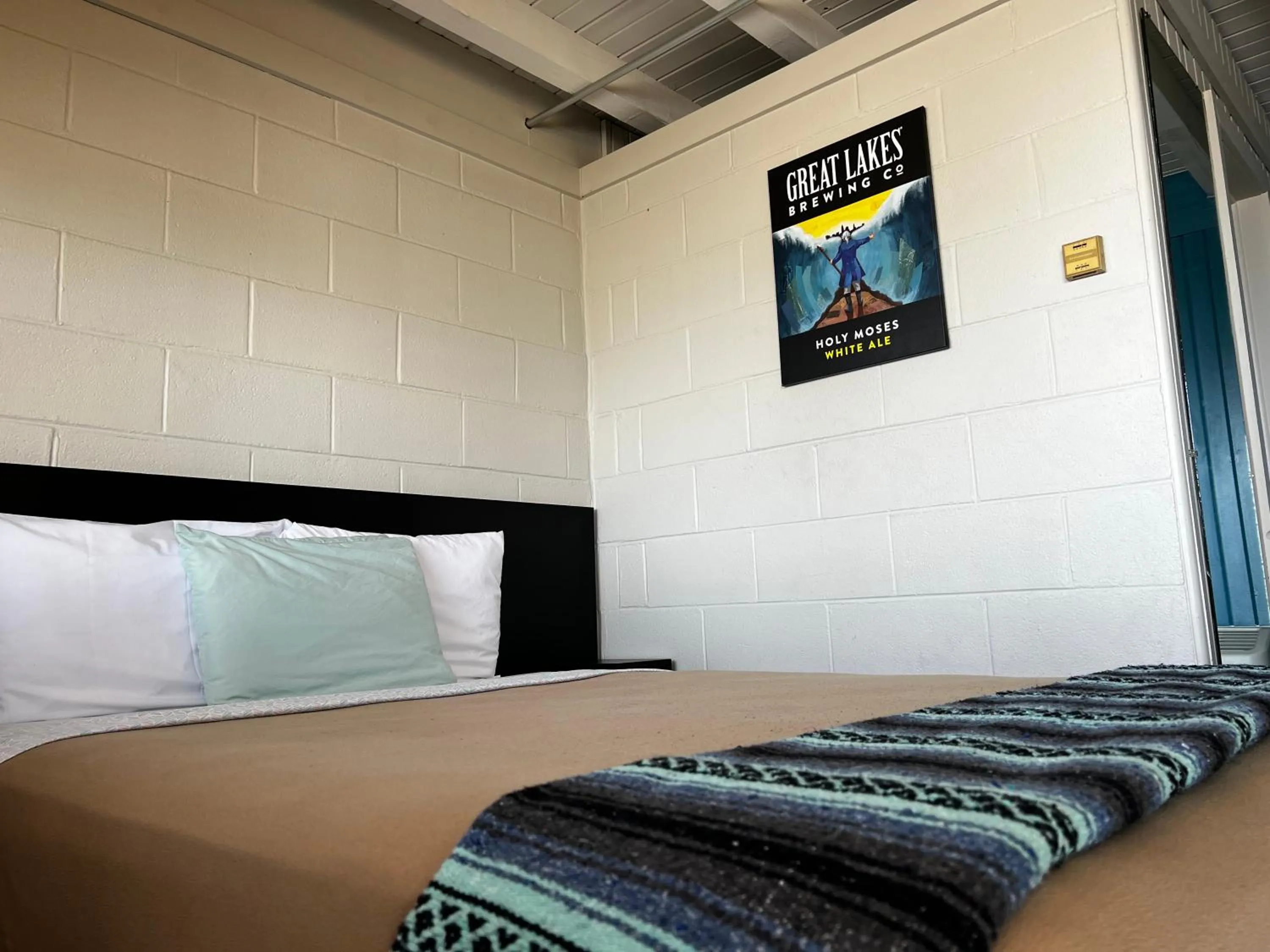 Bed in The Cedar Motel