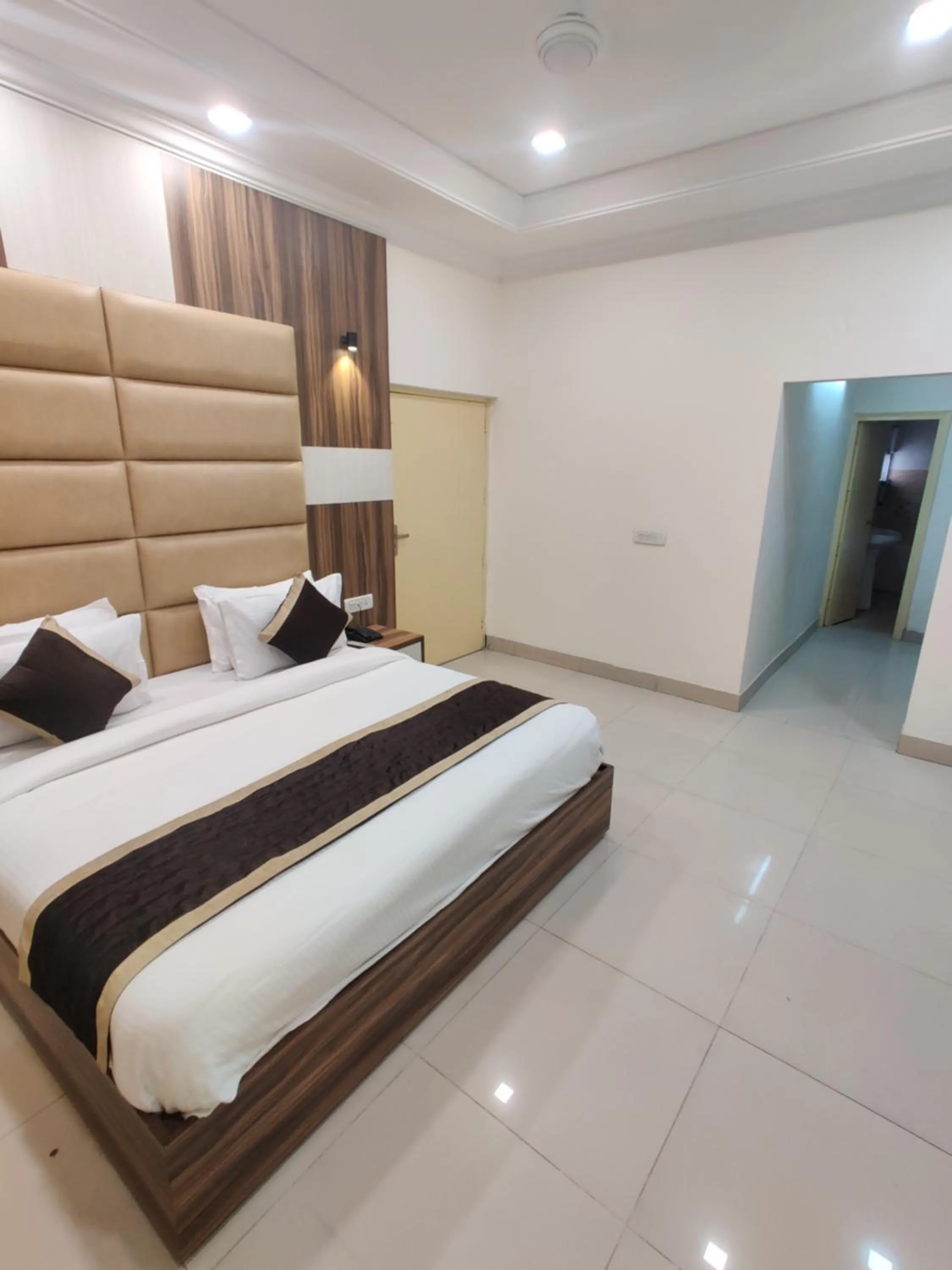 Bed in Raj Darbar - 10 Meter From Golden Temple