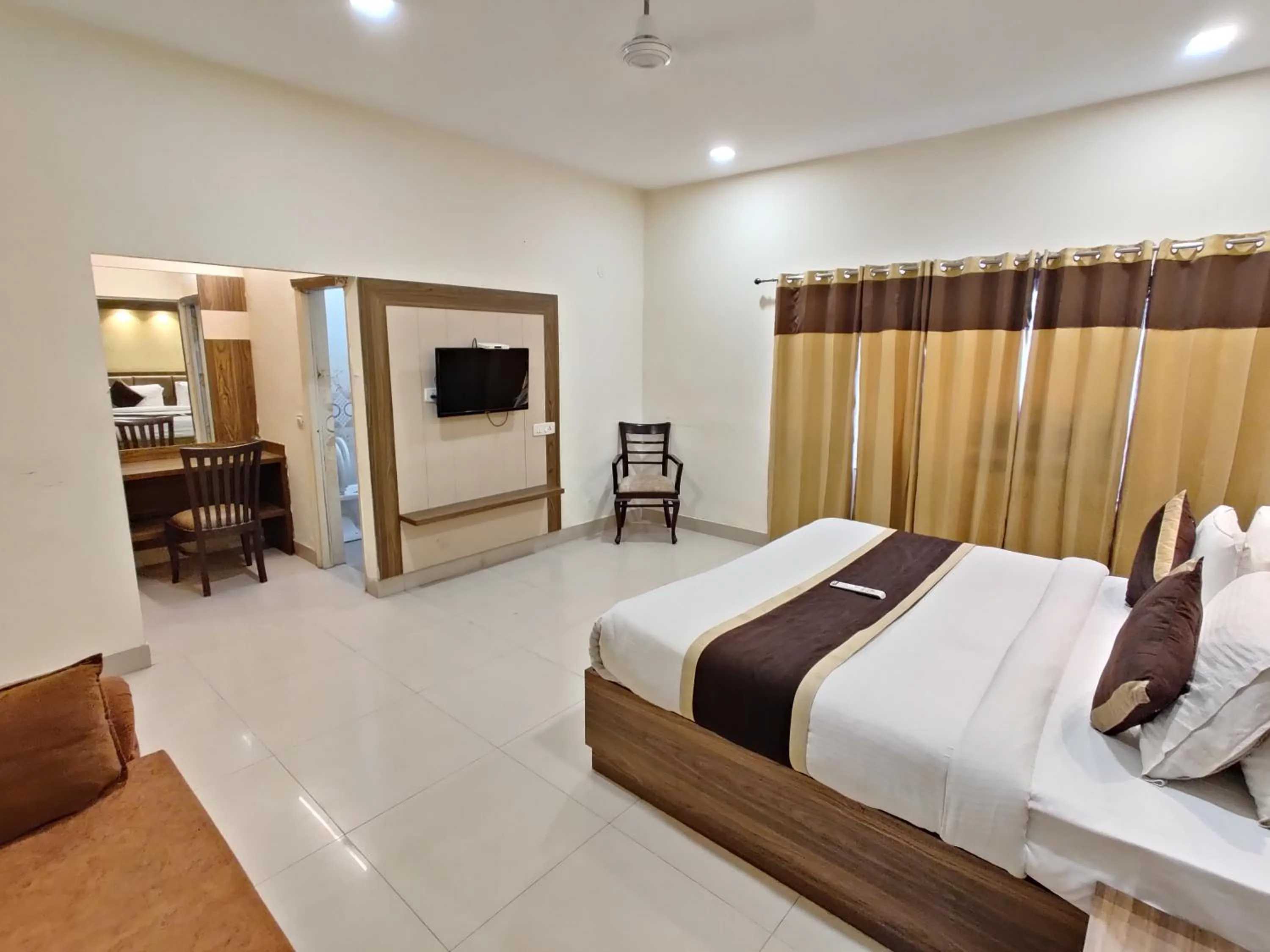 Bed in Raj Darbar - 10 Meter From Golden Temple