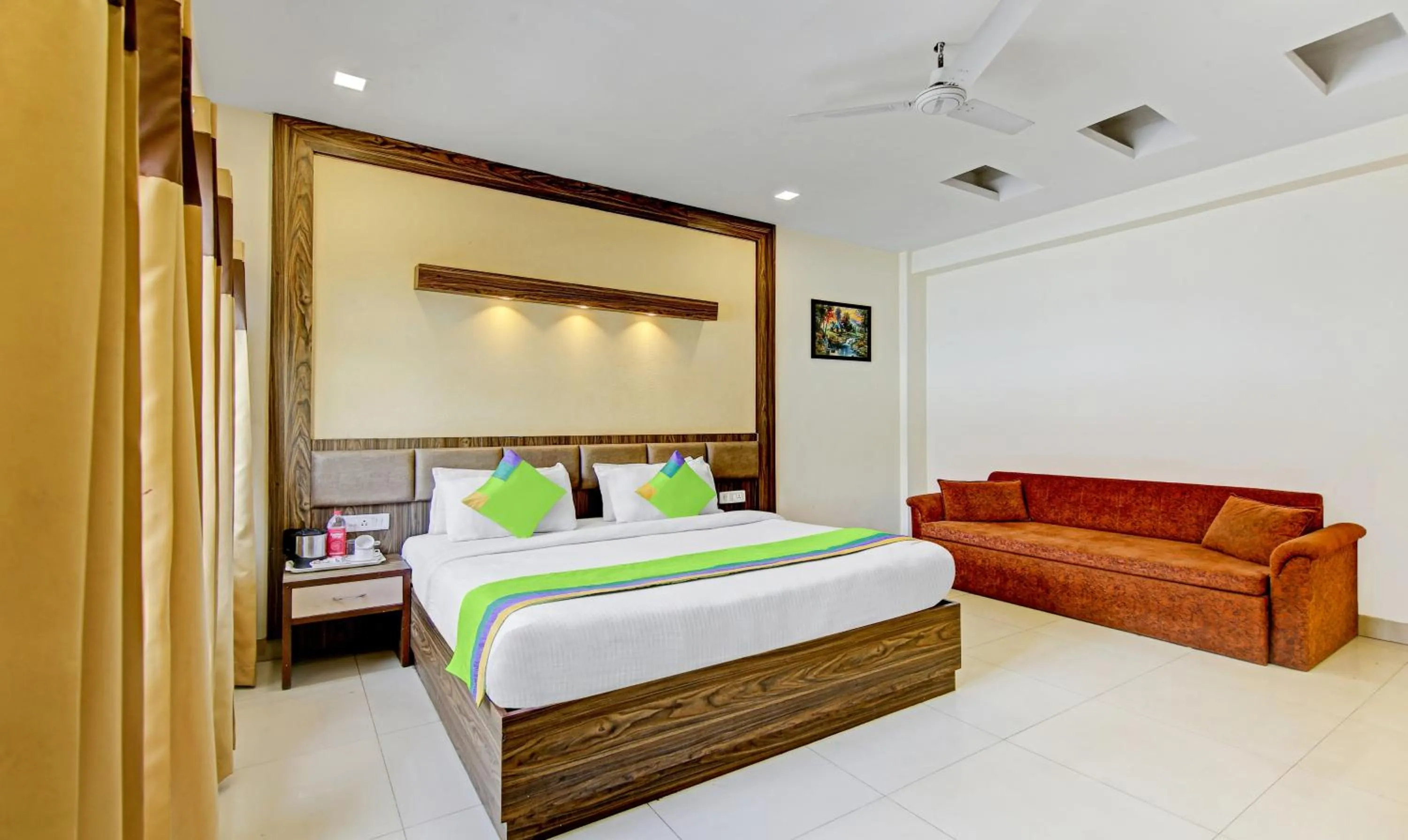 Bedroom, Bed in Raj Darbar - 10 Meter From Golden Temple