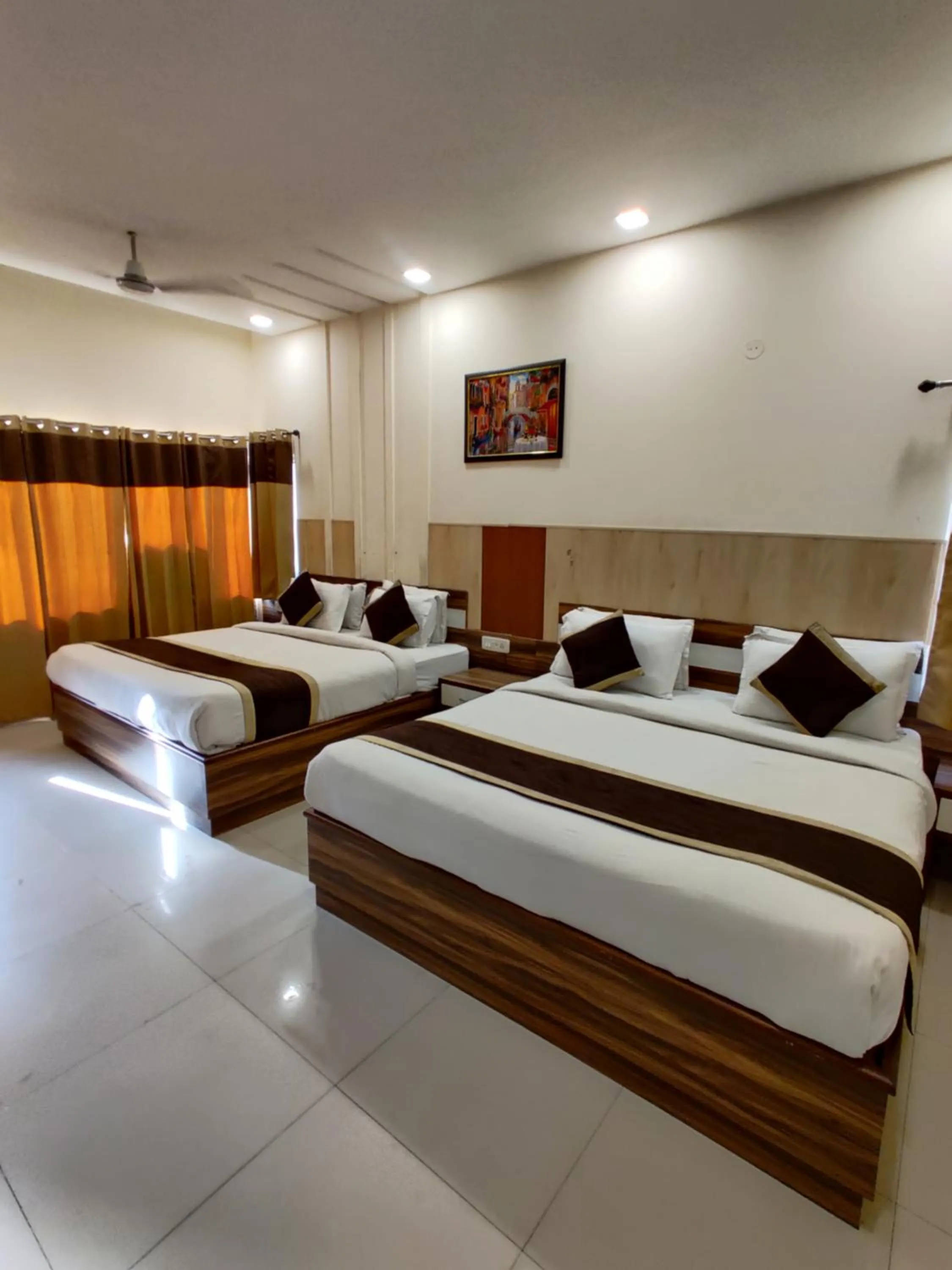 Bedroom, Bed in Raj Darbar - 10 Meter From Golden Temple