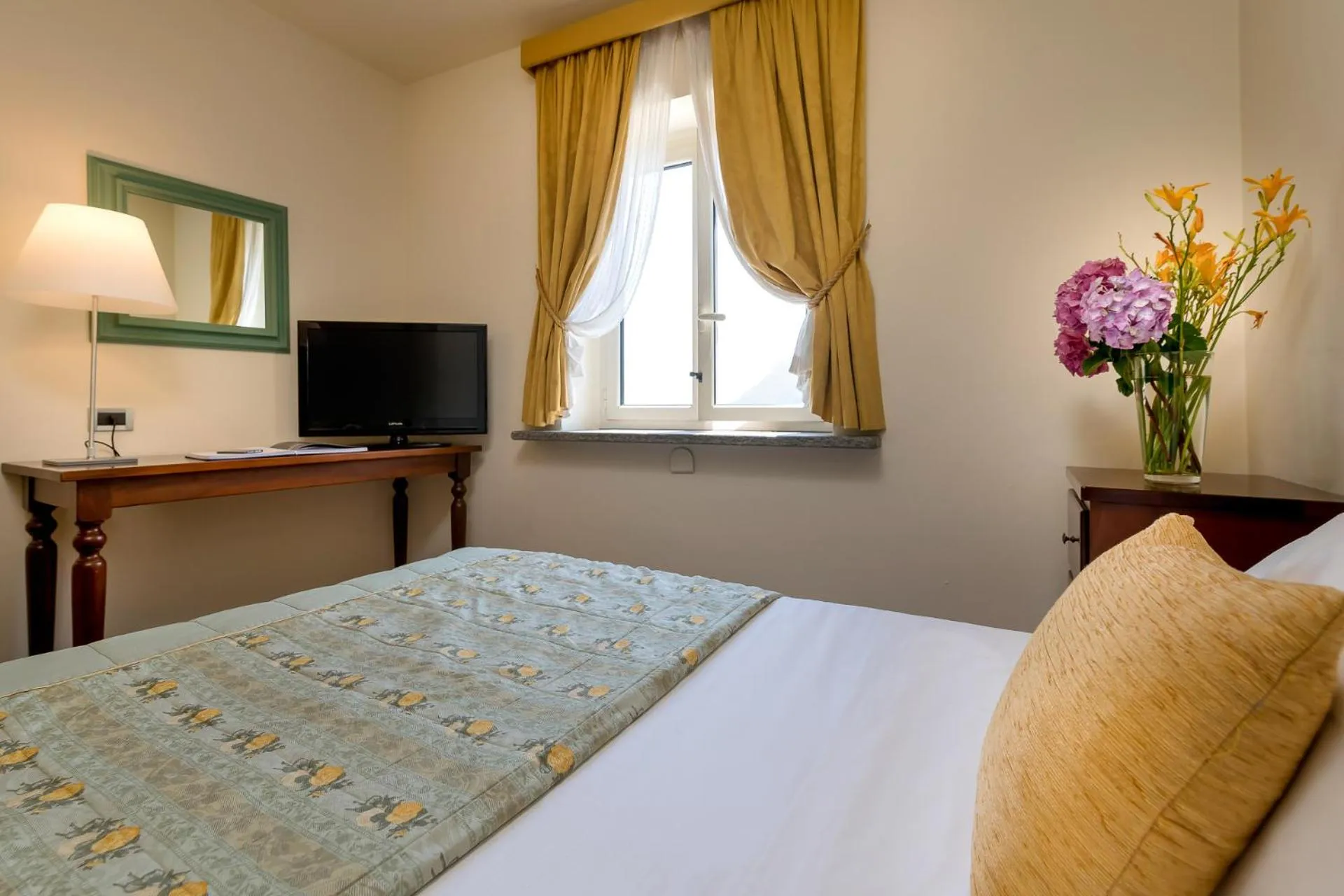 Bedroom, Bed in Bijou Hotel