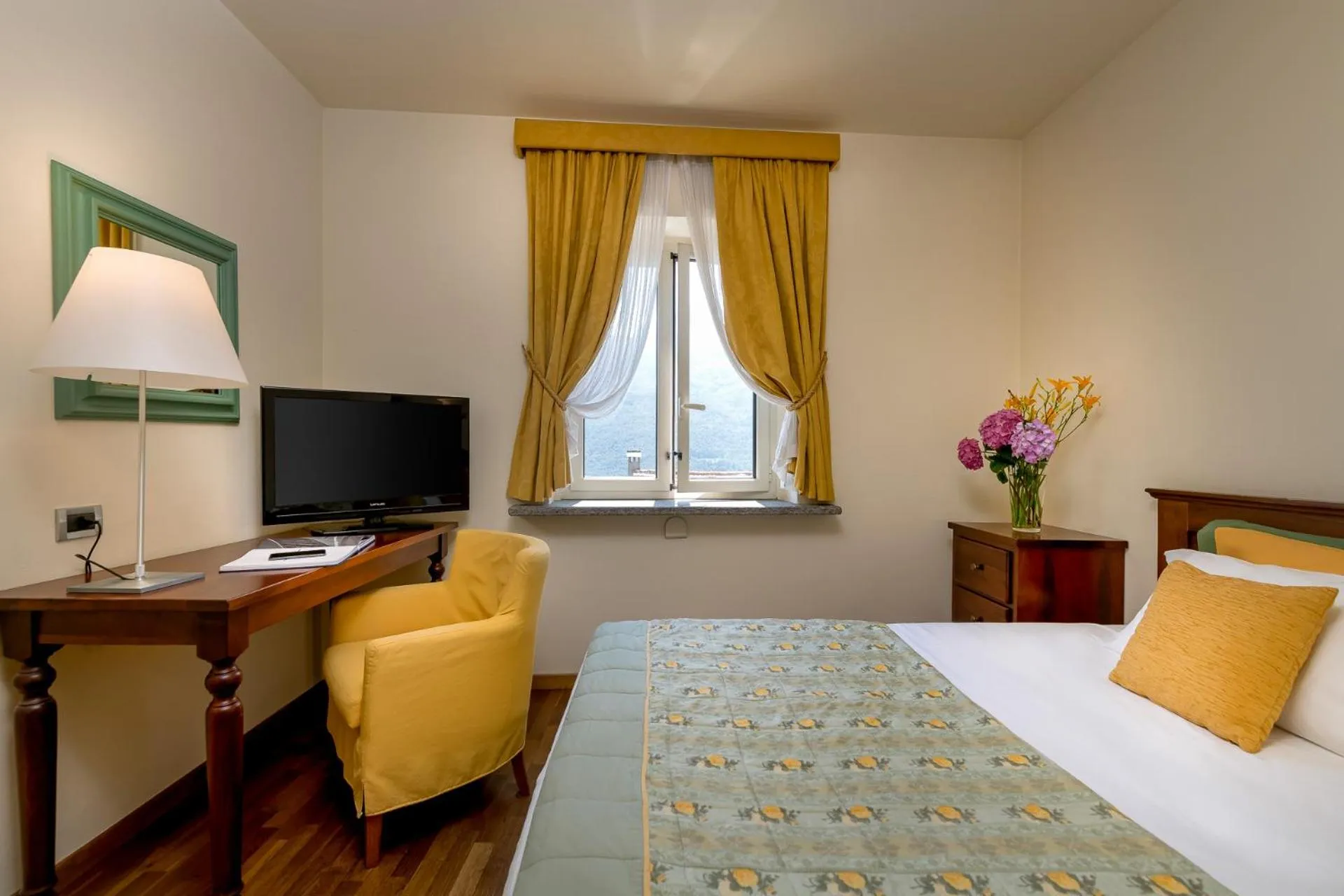 Photo of the whole room, Bed in Bijou Hotel