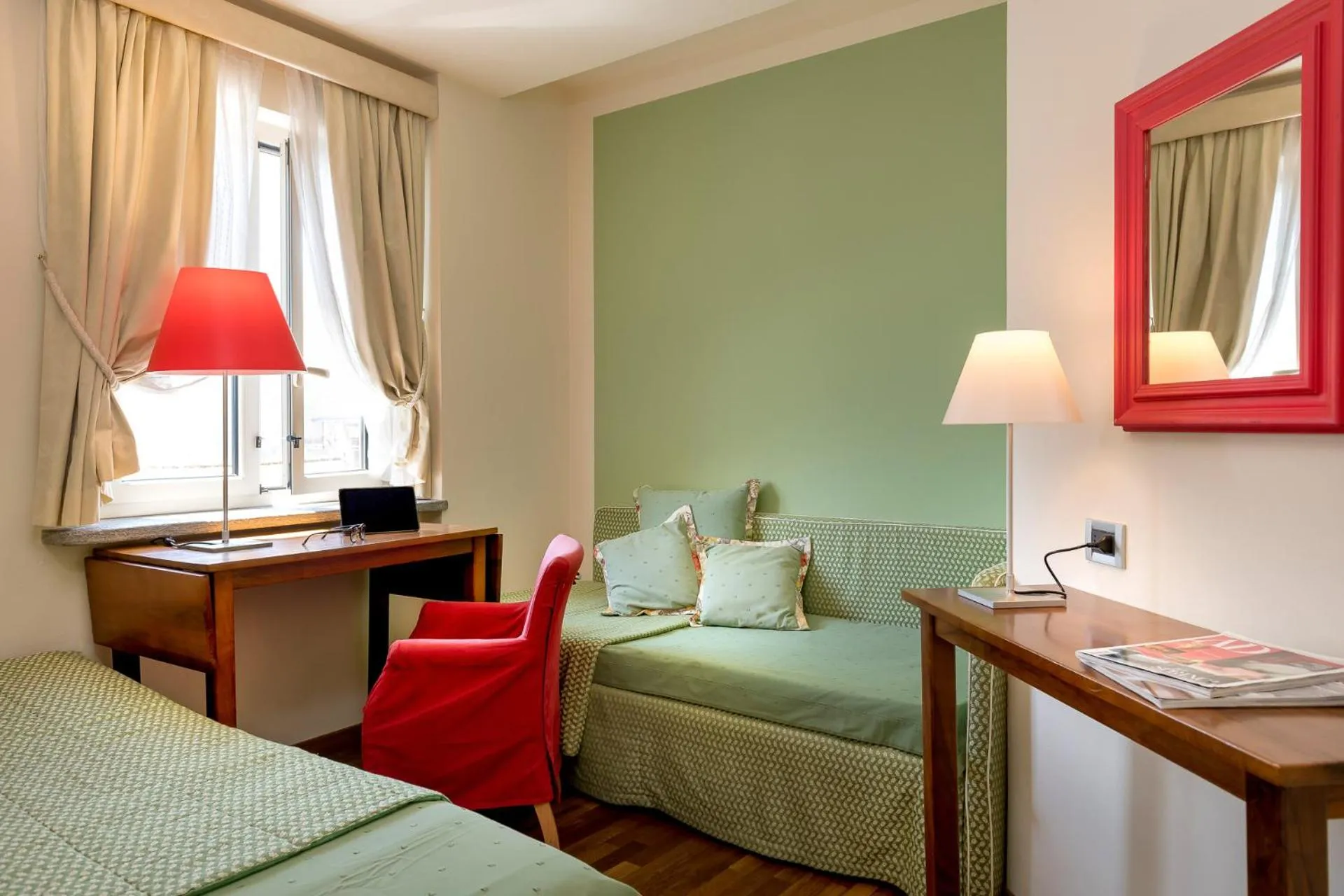 Living room, Bed in Bijou Hotel