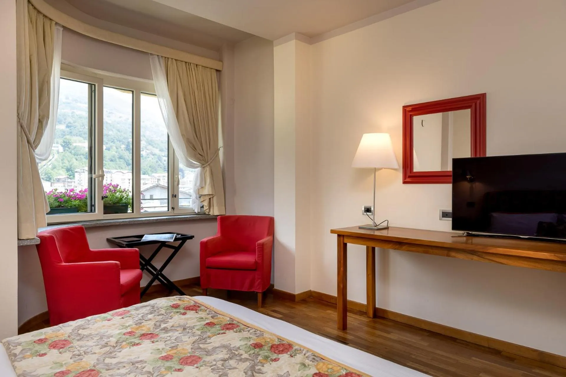 TV and multimedia, Bed in Bijou Hotel