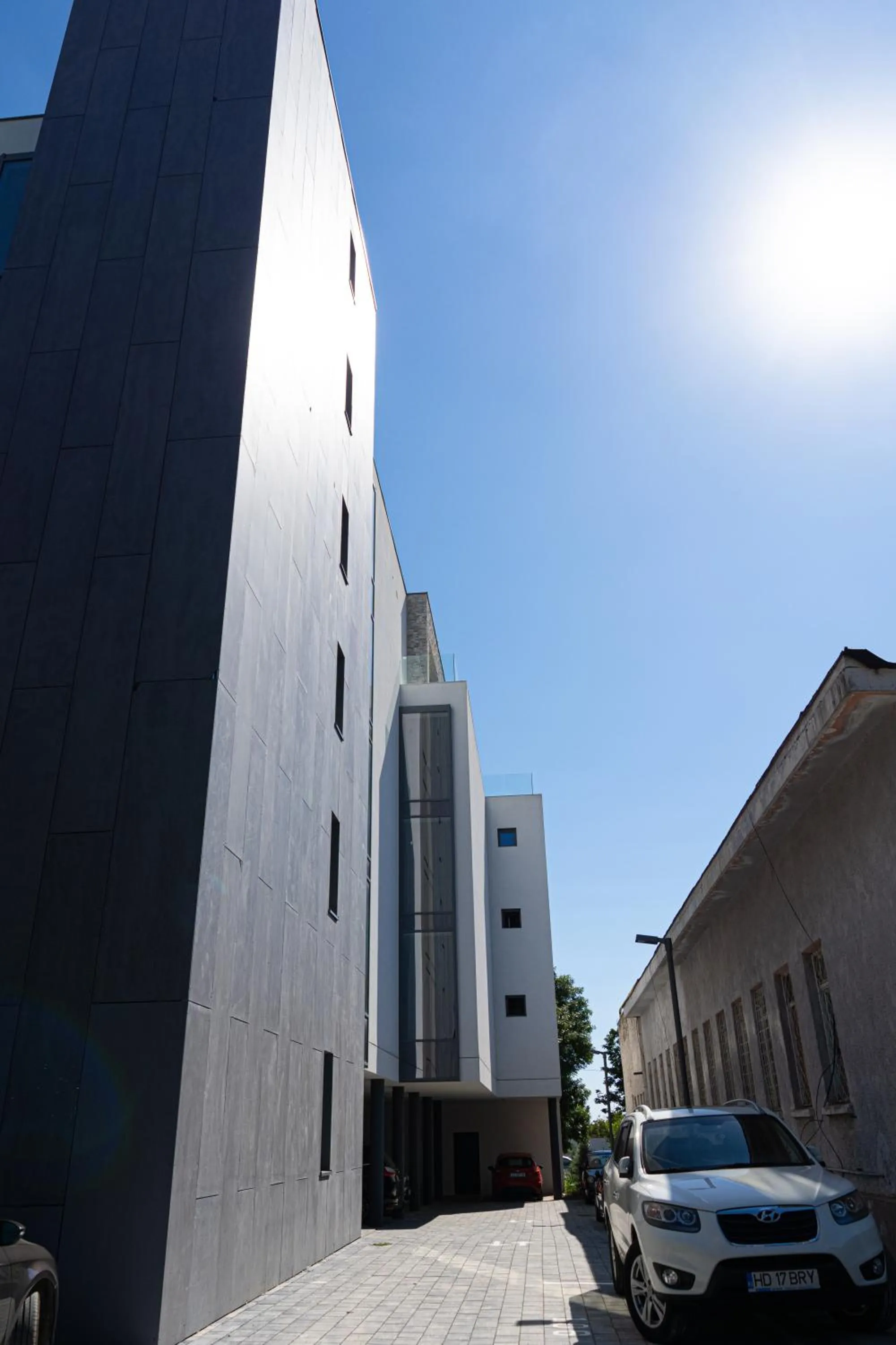 Property building in Amaris ApartHotel la 2 Pași de Plajă & Parcare Gratuită