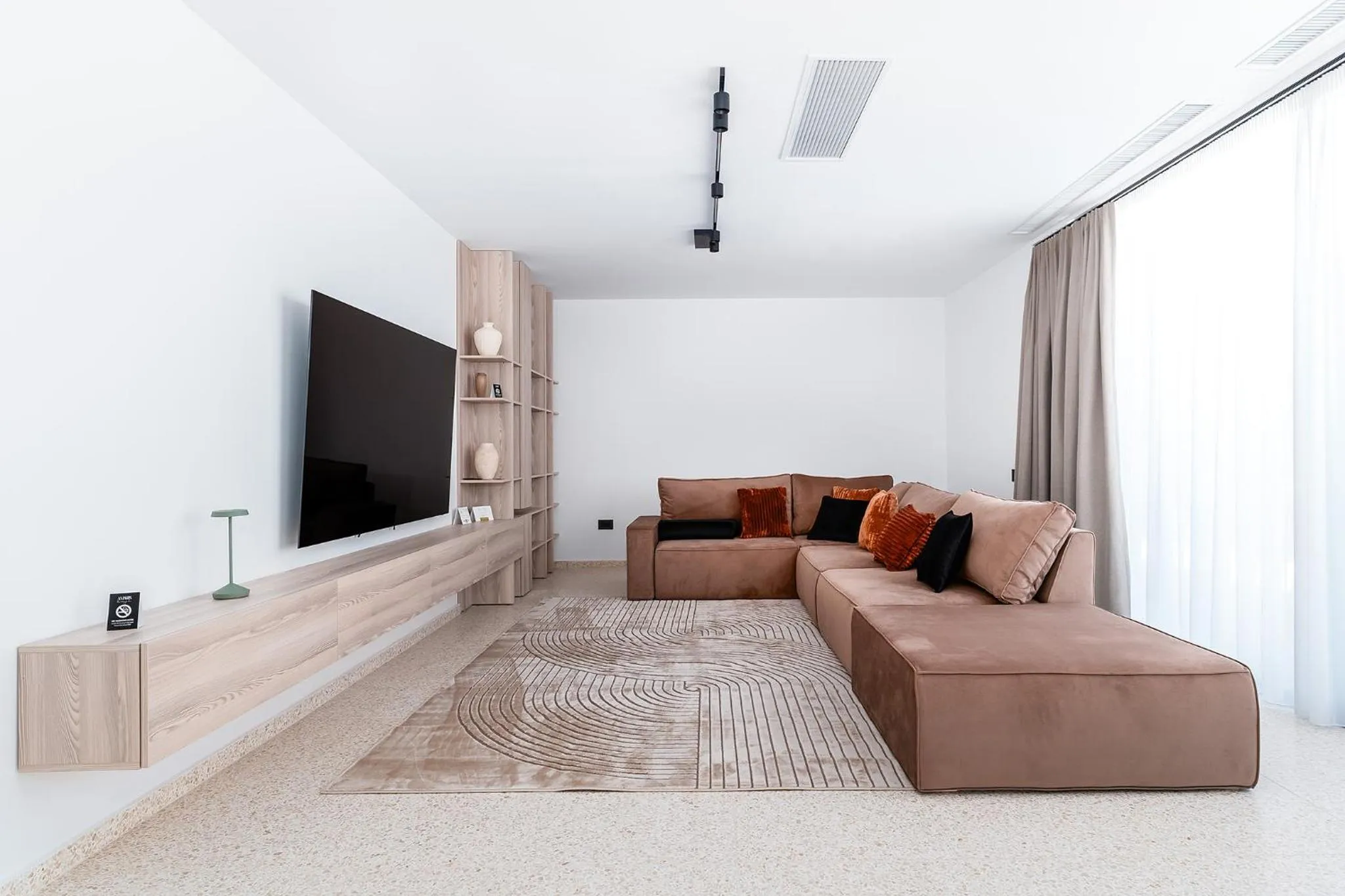 Communal lounge/ TV room in Amaris ApartHotel la 2 Pași de Plajă & Parcare Gratuită