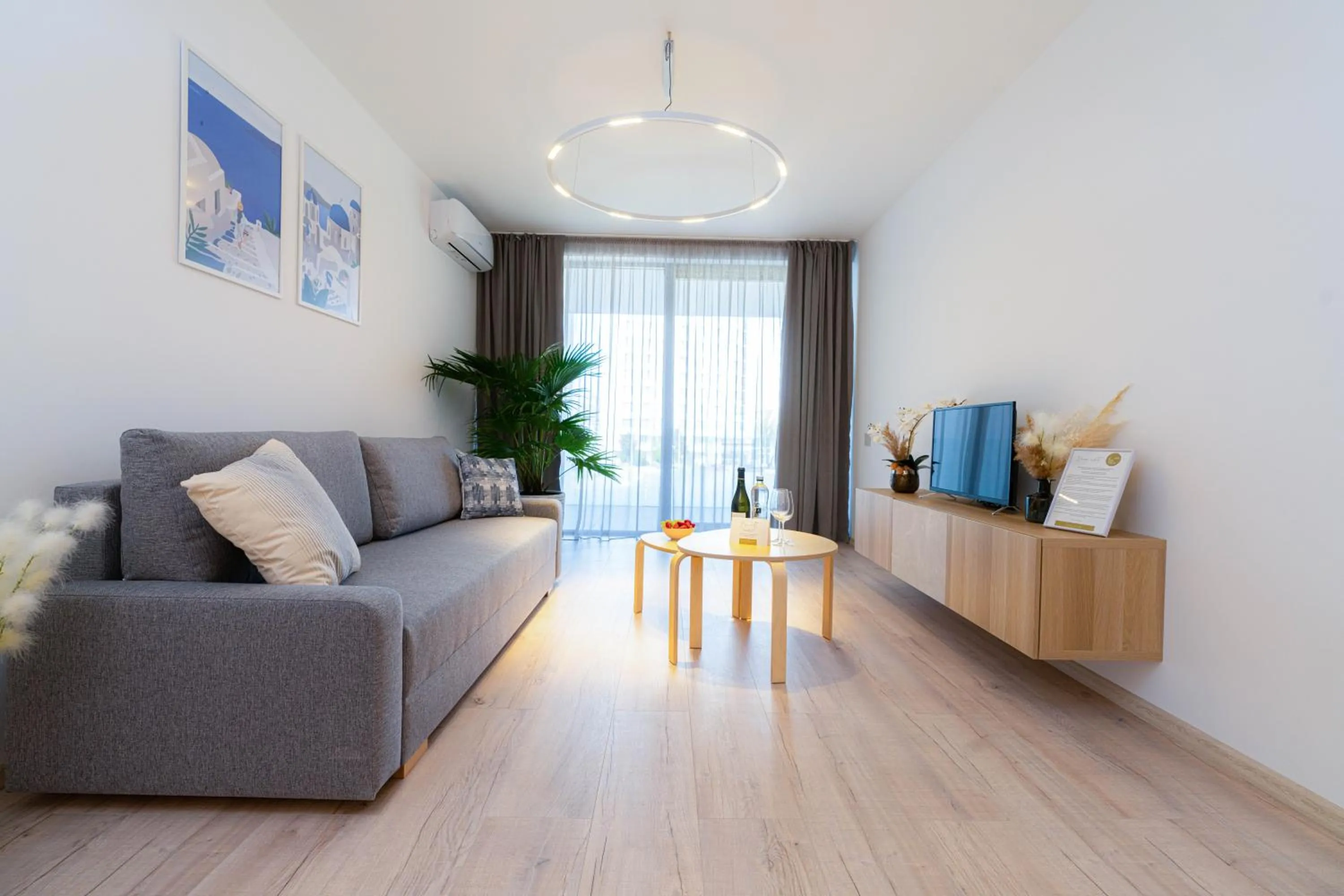 Living room in Amaris ApartHotel la 2 Pași de Plajă & Parcare Gratuită