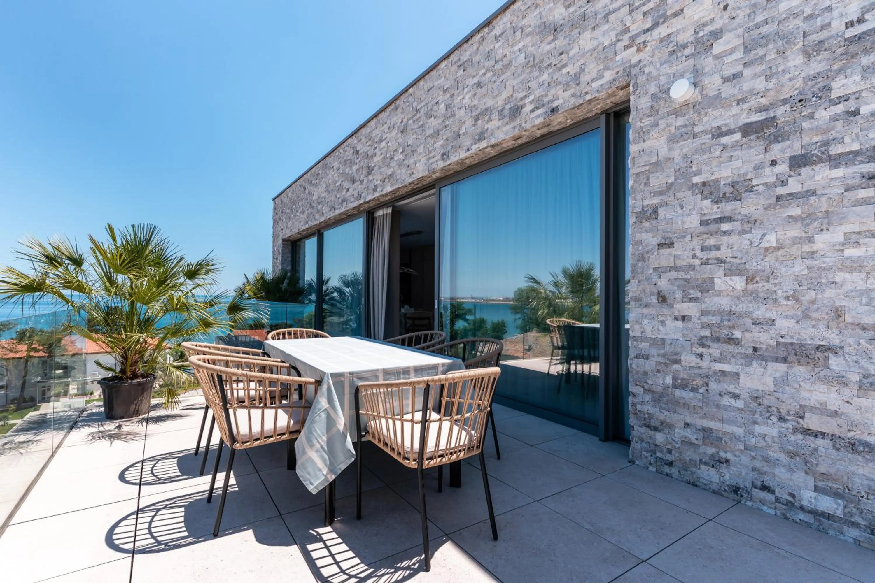 Property building in Amaris ApartHotel la 2 Pași de Plajă & Parcare Gratuită