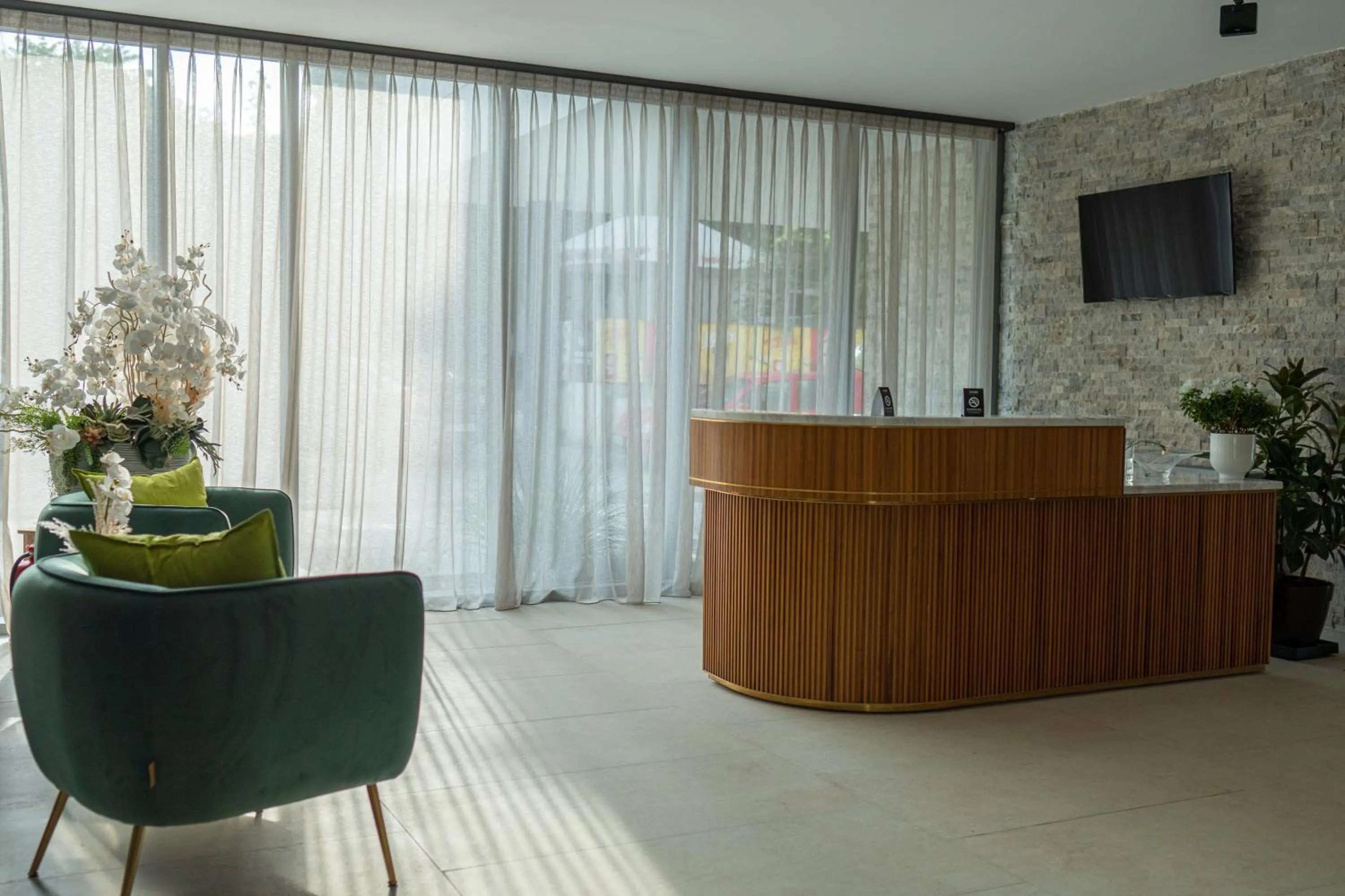 Lobby or reception in Amaris ApartHotel la 2 Pași de Plajă & Parcare Gratuită