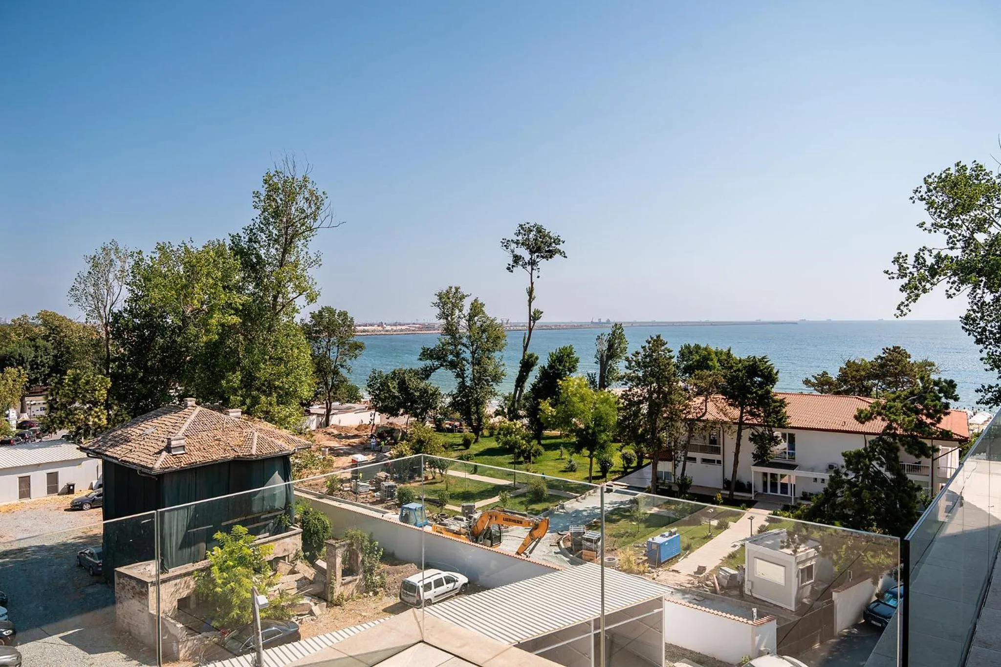 Bird's eye view in Amaris ApartHotel la 2 Pași de Plajă & Parcare Gratuită