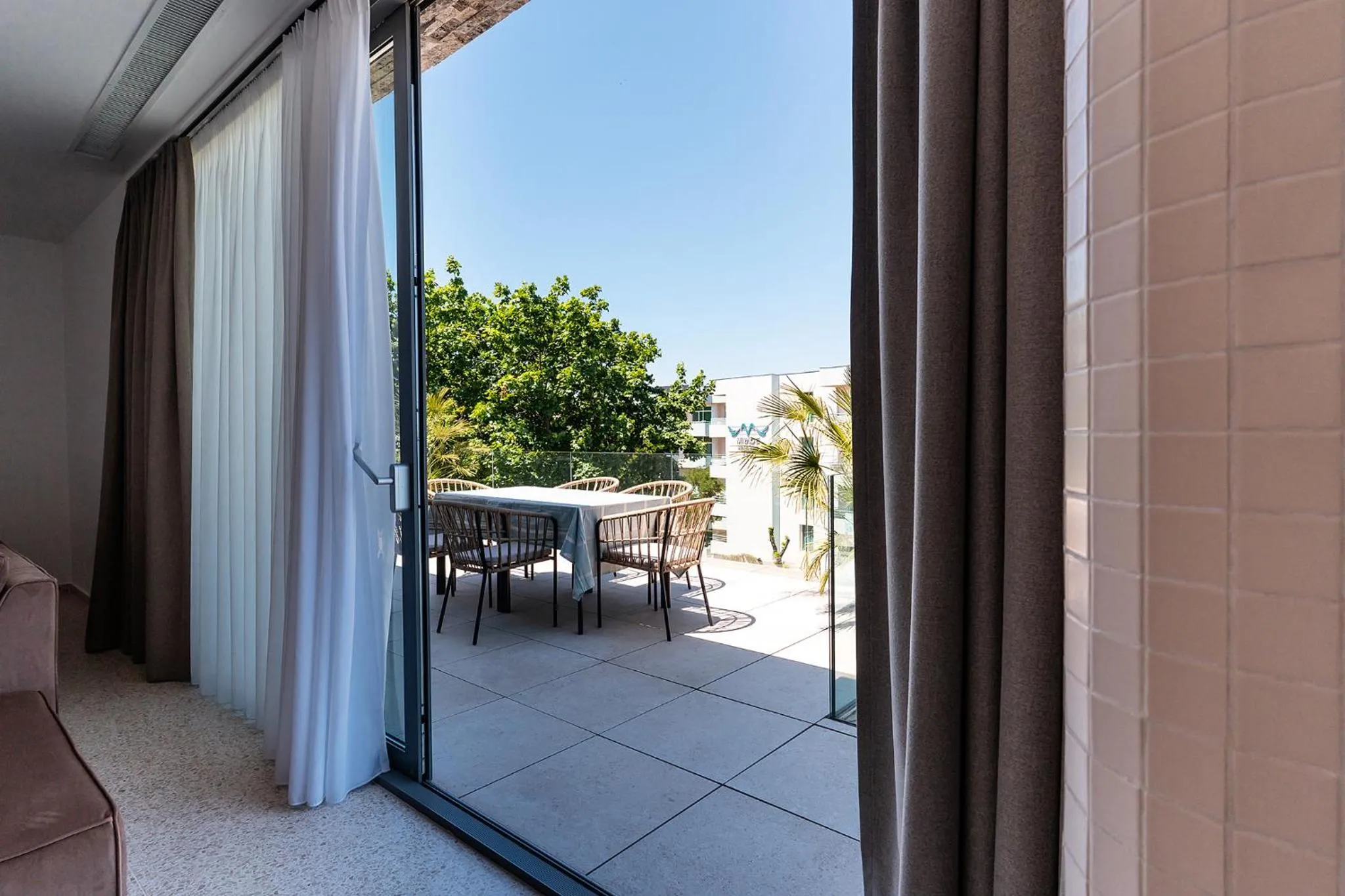 Balcony/Terrace in Amaris ApartHotel la 2 Pași de Plajă & Parcare Gratuită