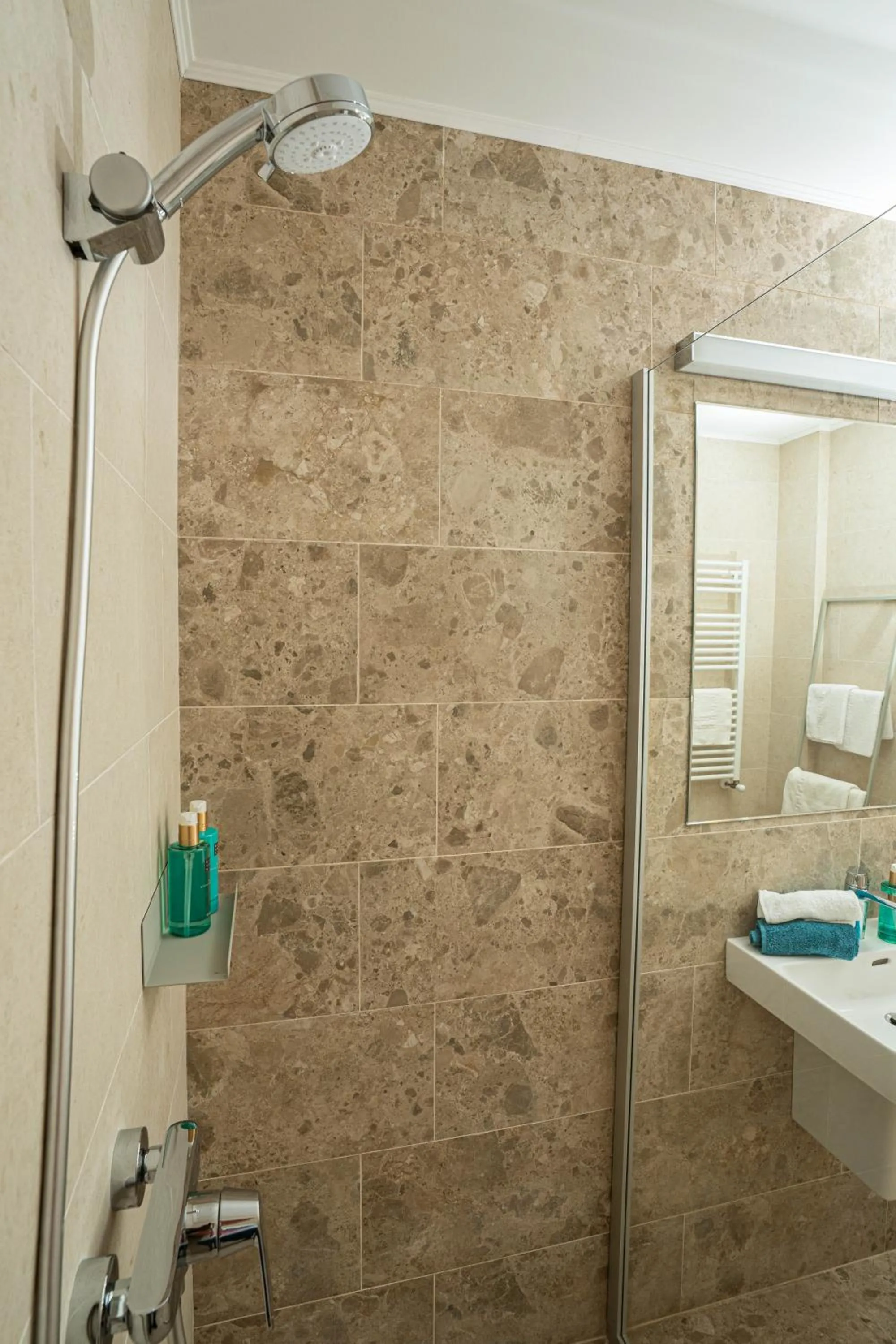 Bathroom in Amaris ApartHotel la 2 Pași de Plajă & Parcare Gratuită