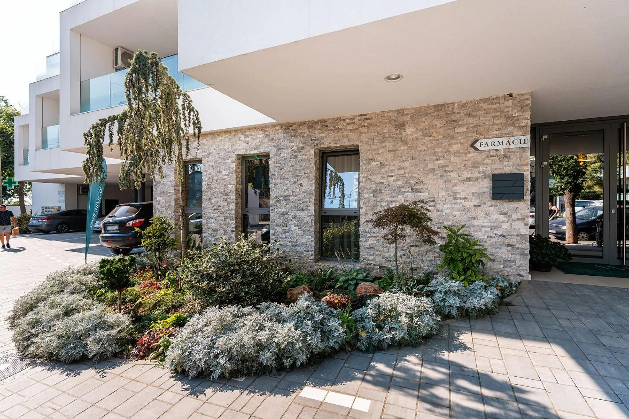 Property building in Amaris ApartHotel la 2 Pași de Plajă & Parcare Gratuită