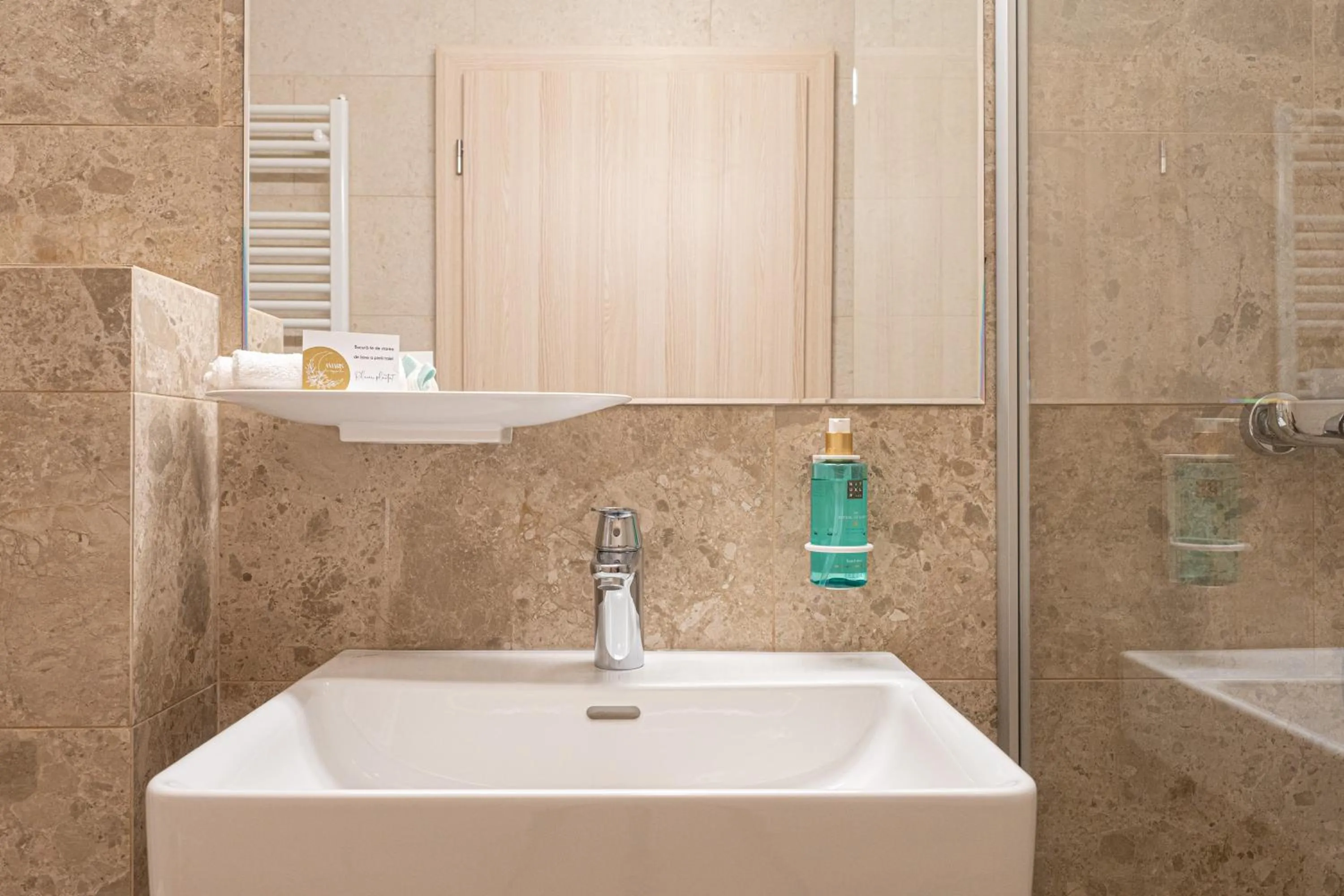 Bathroom in Amaris ApartHotel la 2 Pași de Plajă & Parcare Gratuită