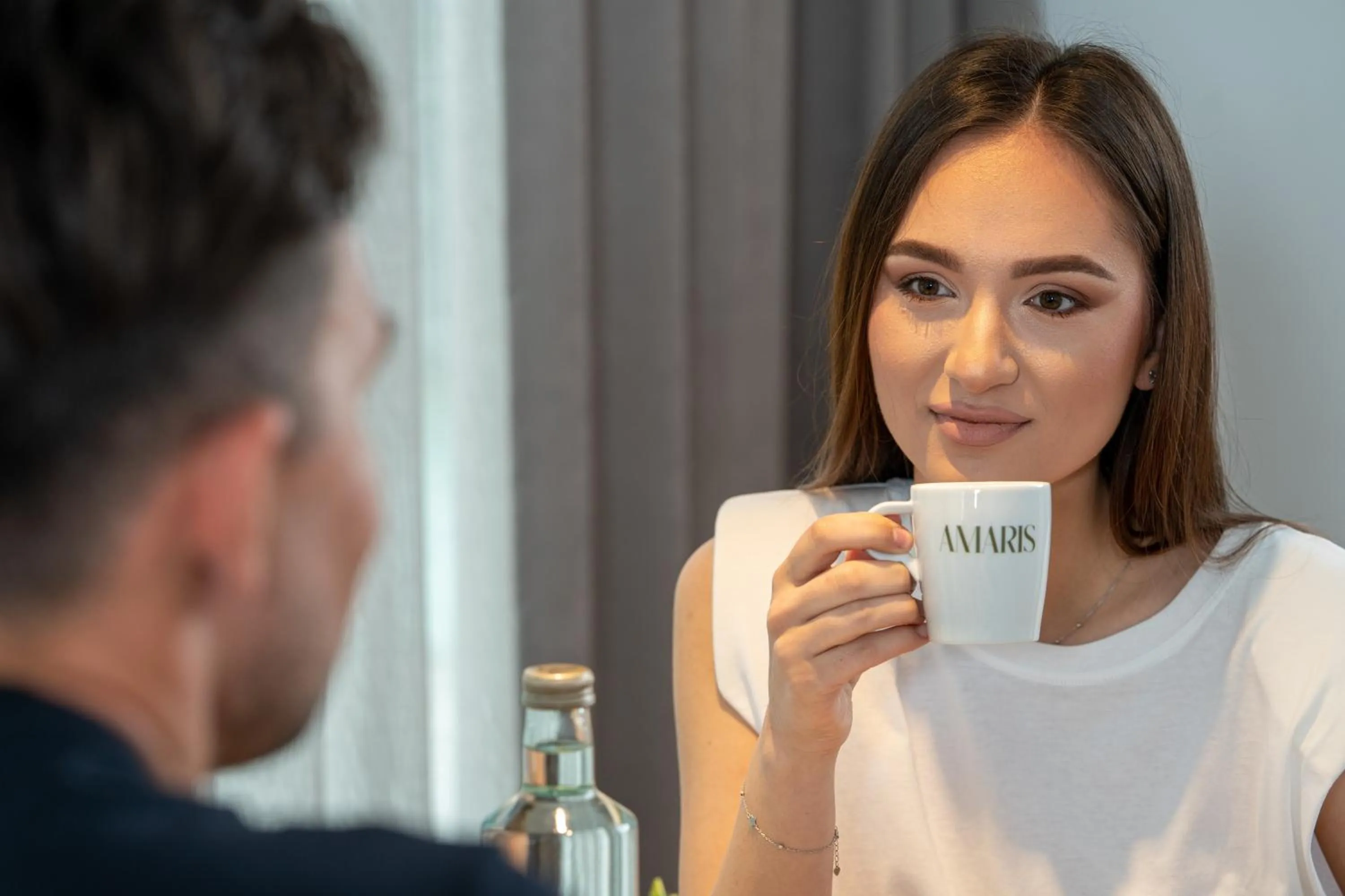 People in Amaris ApartHotel la 2 Pași de Plajă & Parcare Gratuită