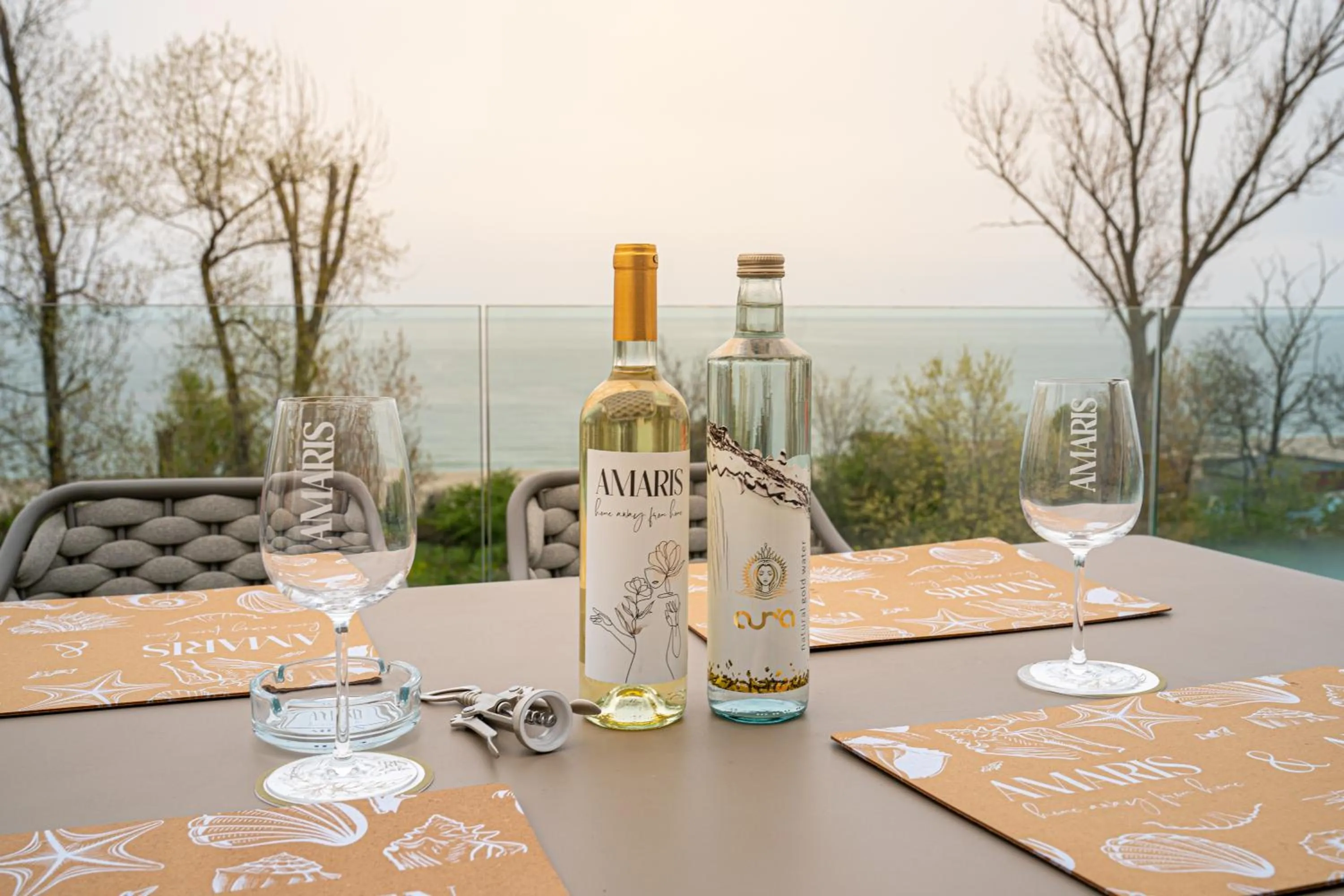 Day in Amaris ApartHotel la 2 Pași de Plajă & Parcare Gratuită