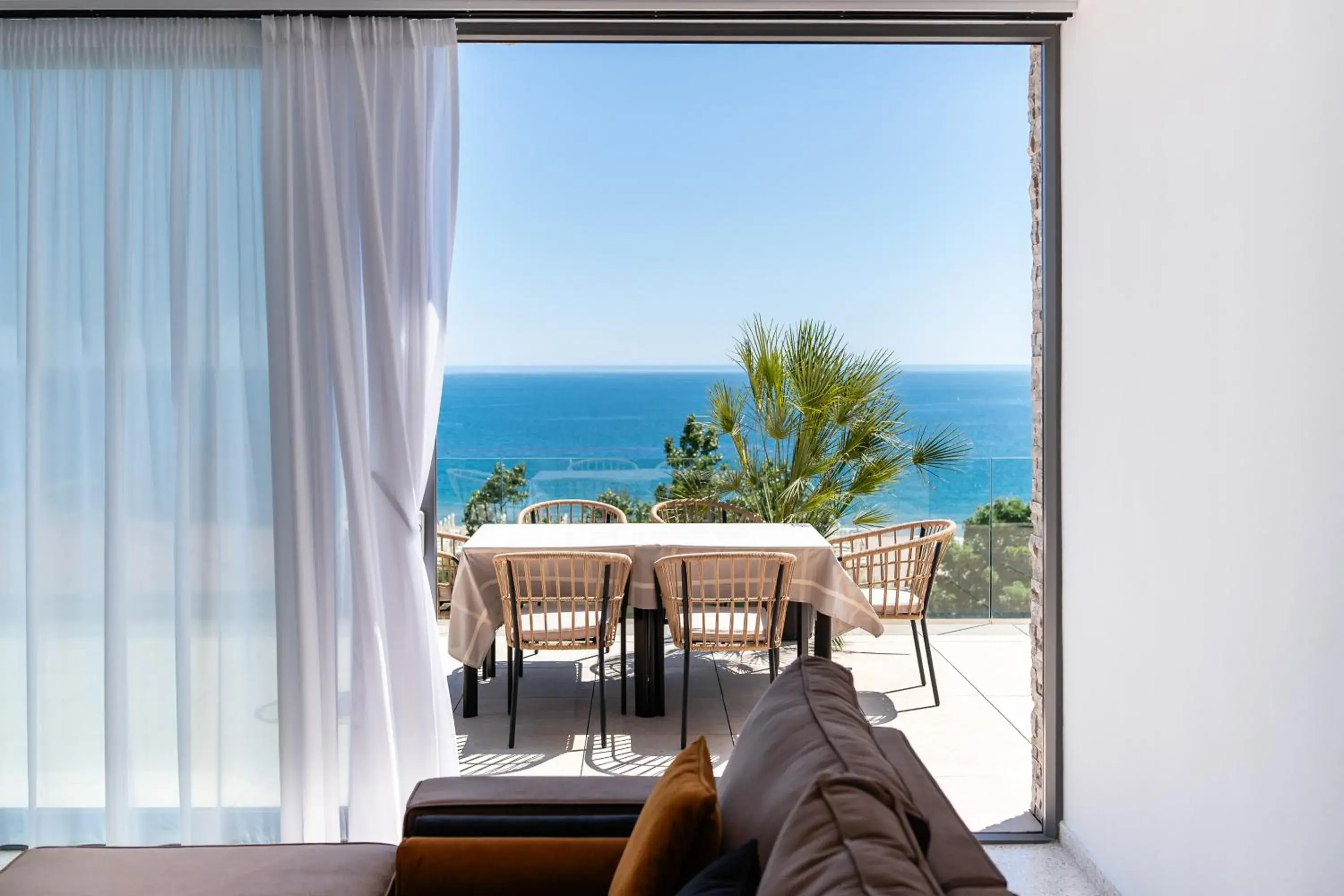 Two-Bedroom Apartment - Oceanfront in Amaris ApartHotel la 2 Pași de Plajă & Parcare Gratuită Two-Bedroom Apartment - Oceanfront in Amaris ApartHotel la 2 Pași de Plajă & Parcare Gratuită