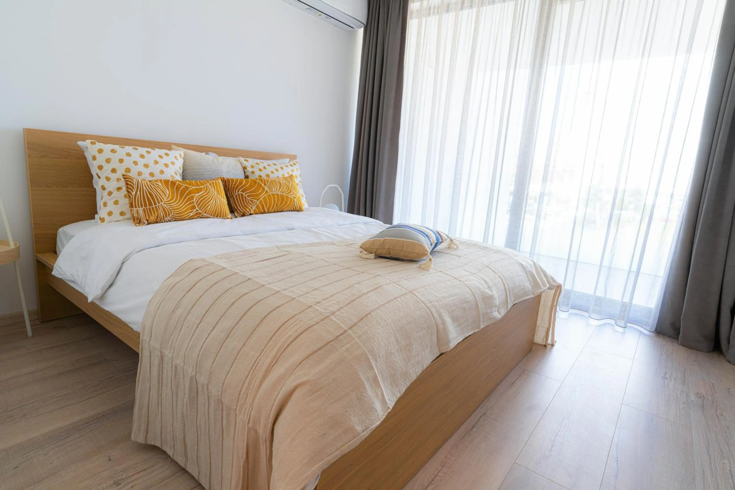 Bed in Amaris ApartHotel la 2 Pași de Plajă & Parcare Gratuită