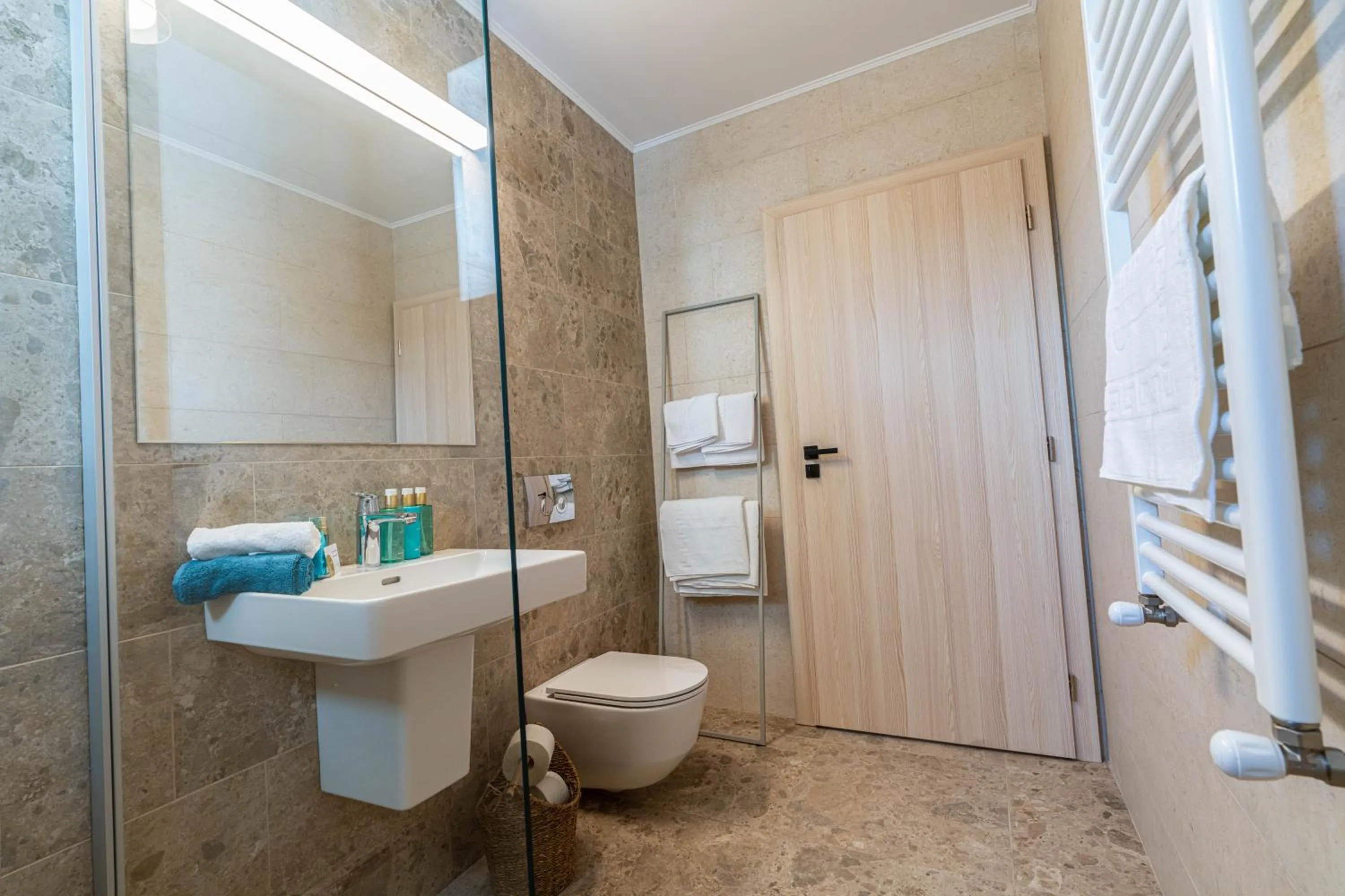 Bathroom in Amaris ApartHotel la 2 Pași de Plajă & Parcare Gratuită