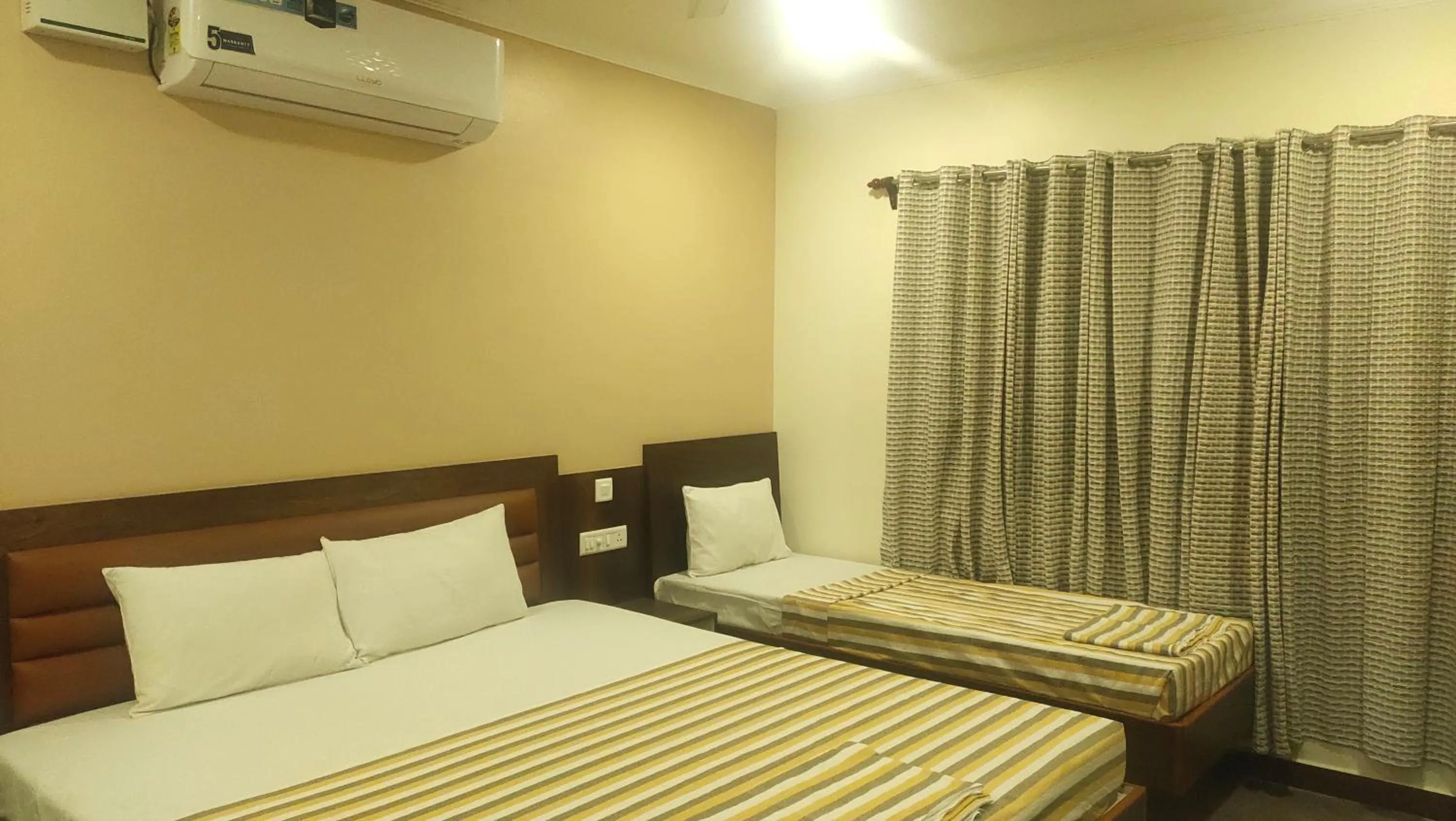 Bed in Hotel Grand Stay