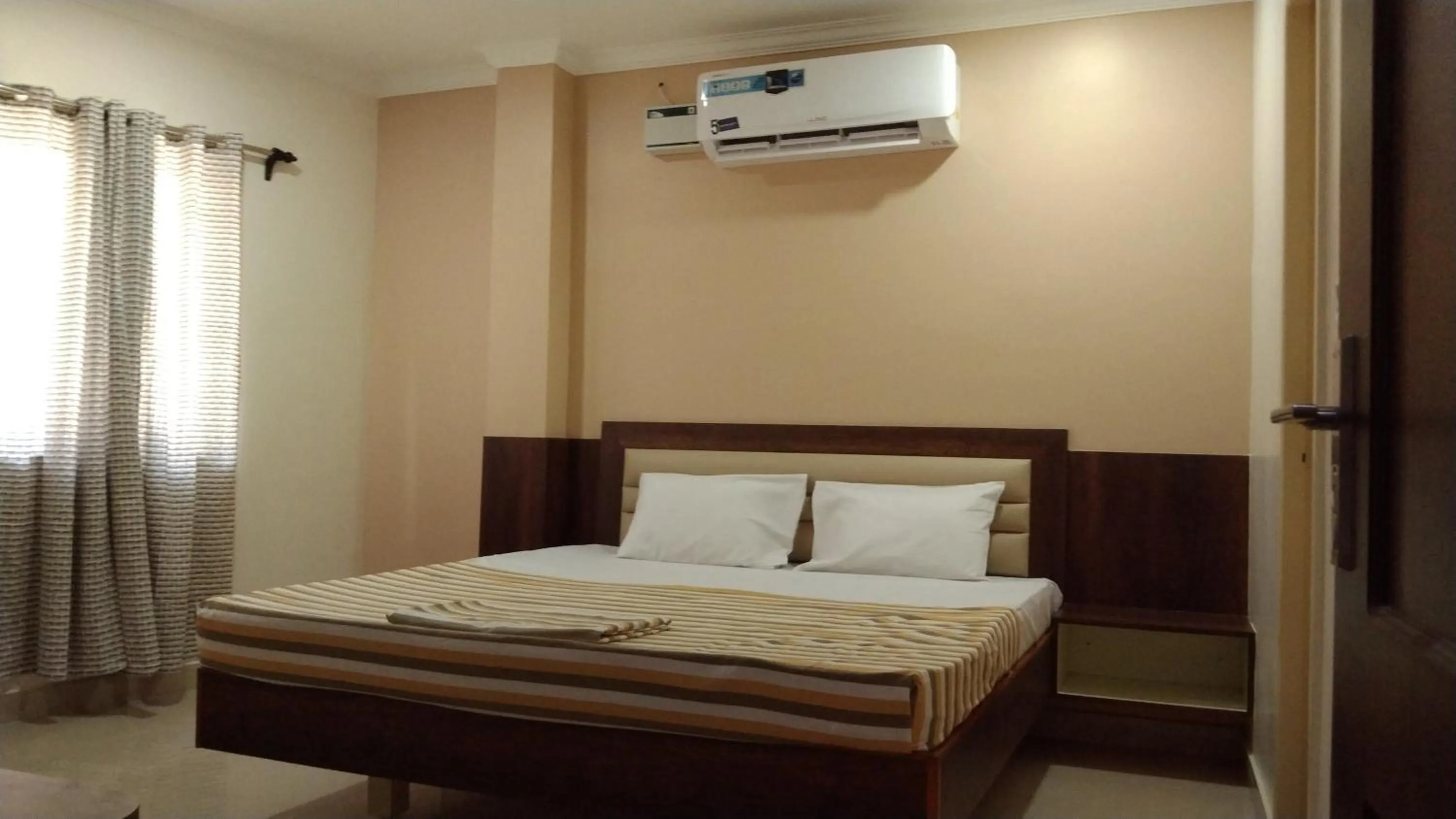 Bed in Hotel Grand Stay