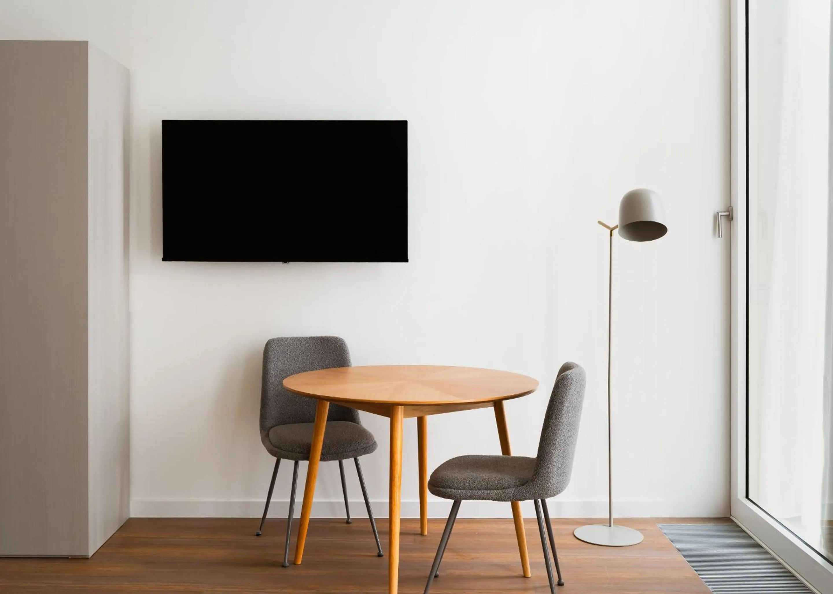 TV and multimedia in Limehome Berlin Müllerstraße - Digital Access