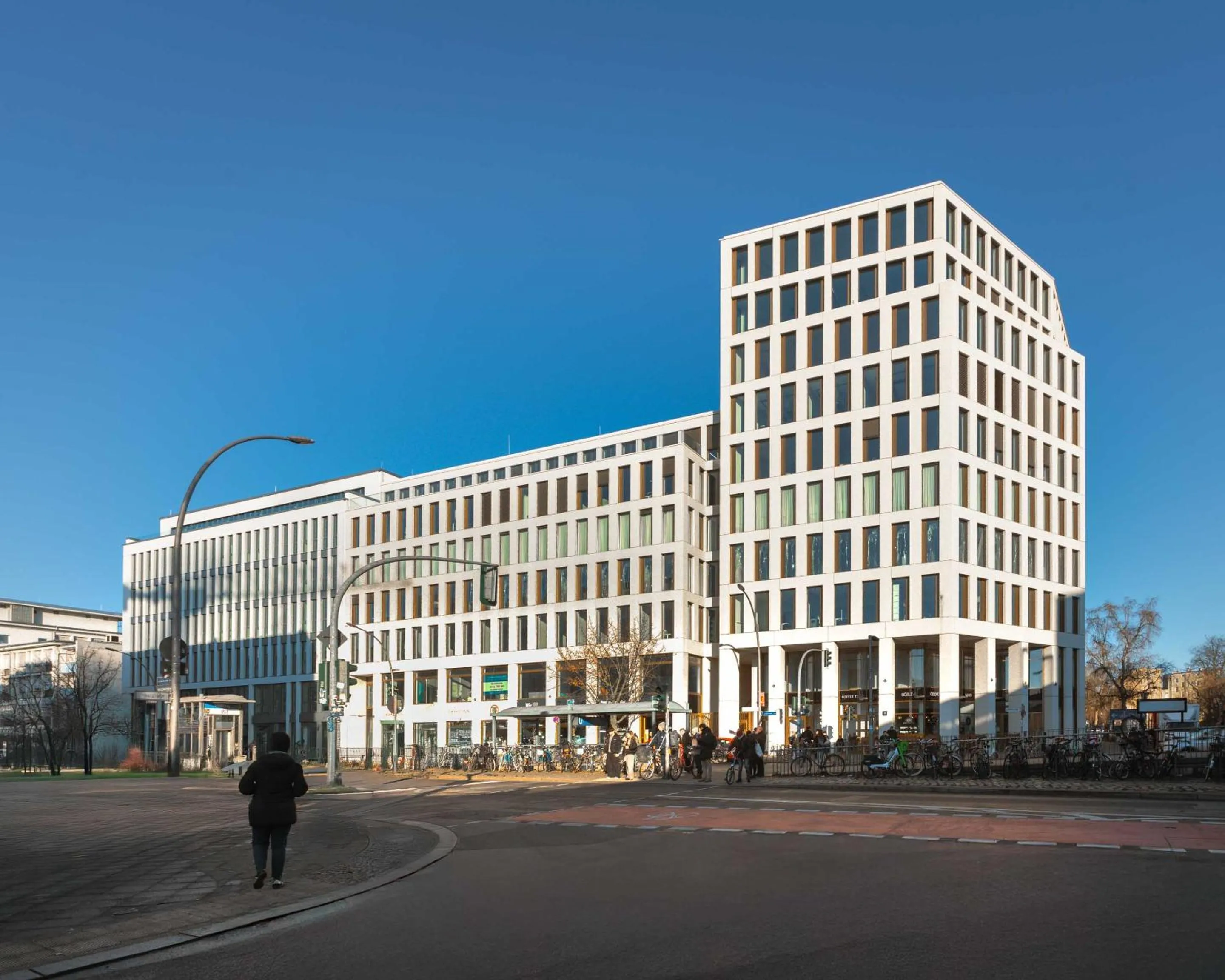 Property building in Limehome Berlin Müllerstraße - Digital Access