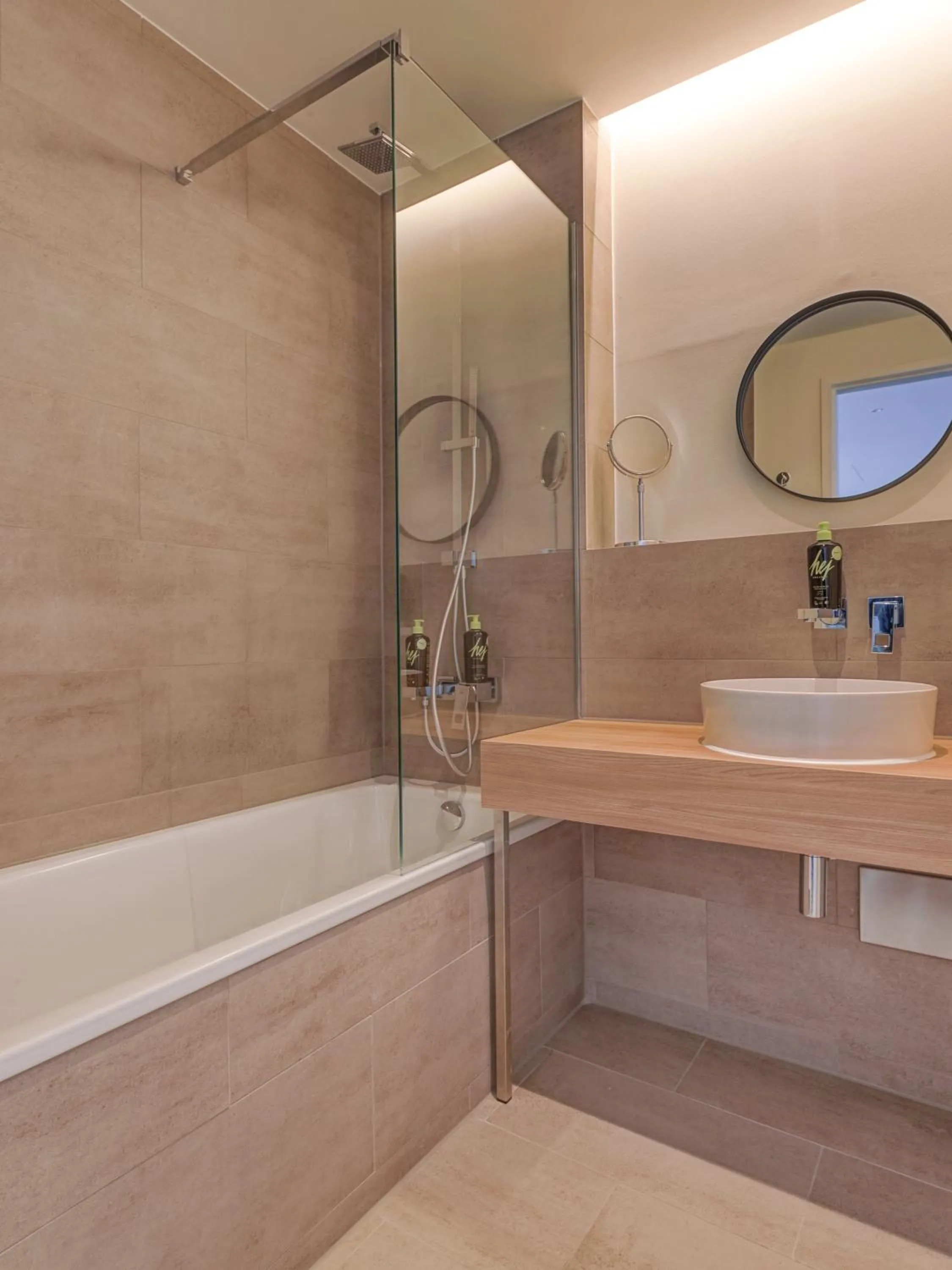 Bathroom in Limehome Berlin Müllerstraße - Digital Access