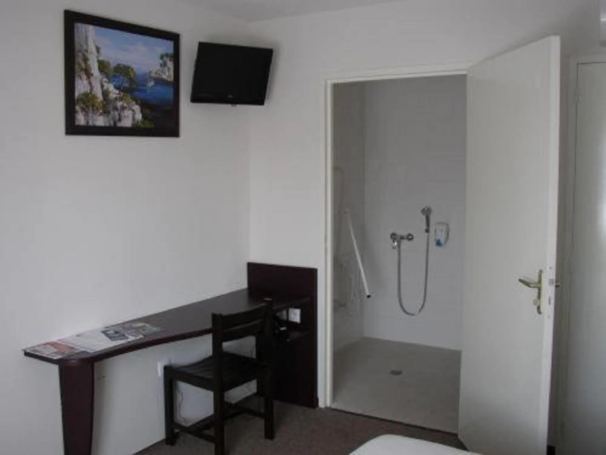 Facility for disabled guests in Enzo Hotels Quimperle By Kyriad Direct