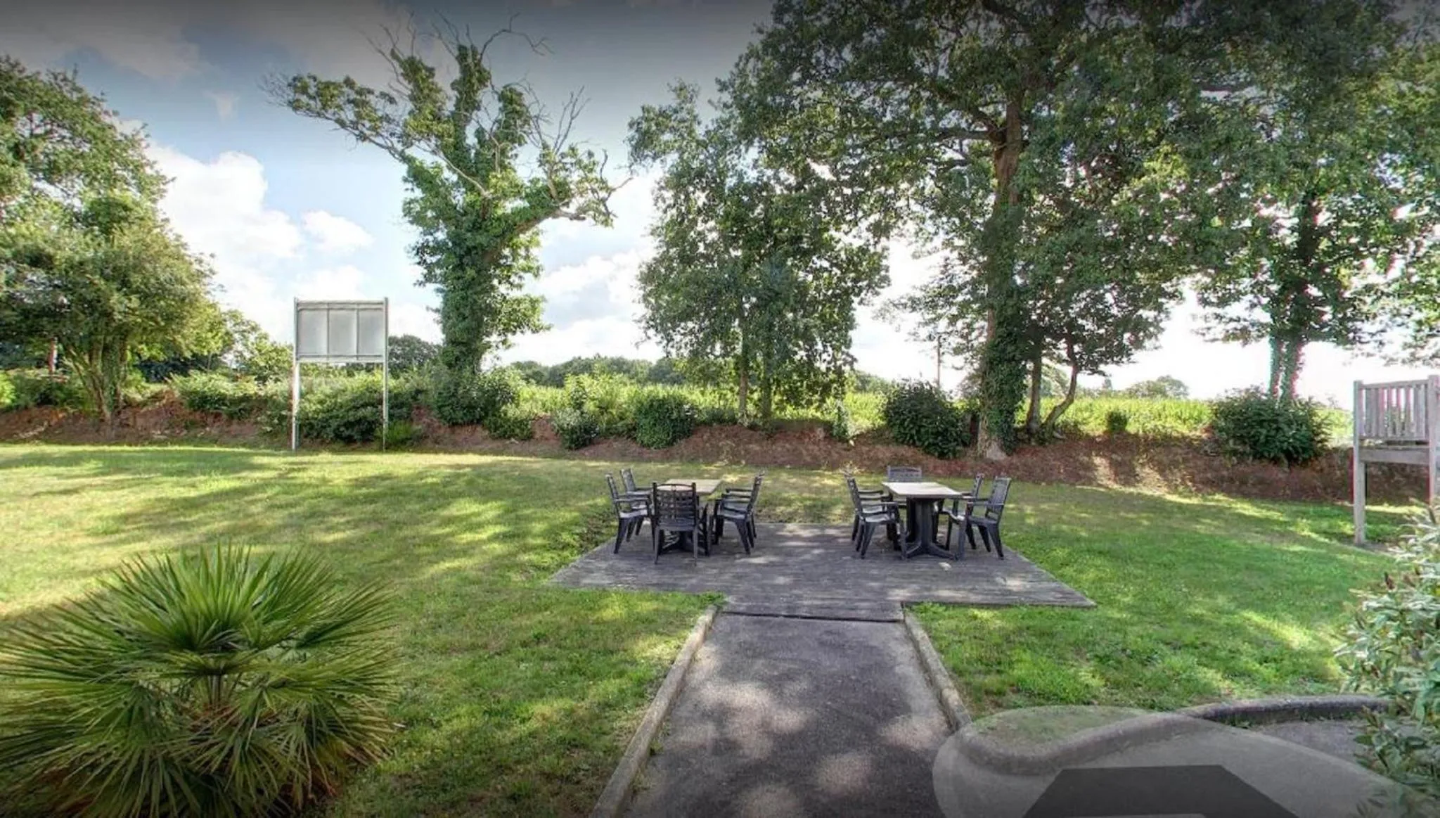 Patio in Enzo Hotels Quimperle By Kyriad Direct