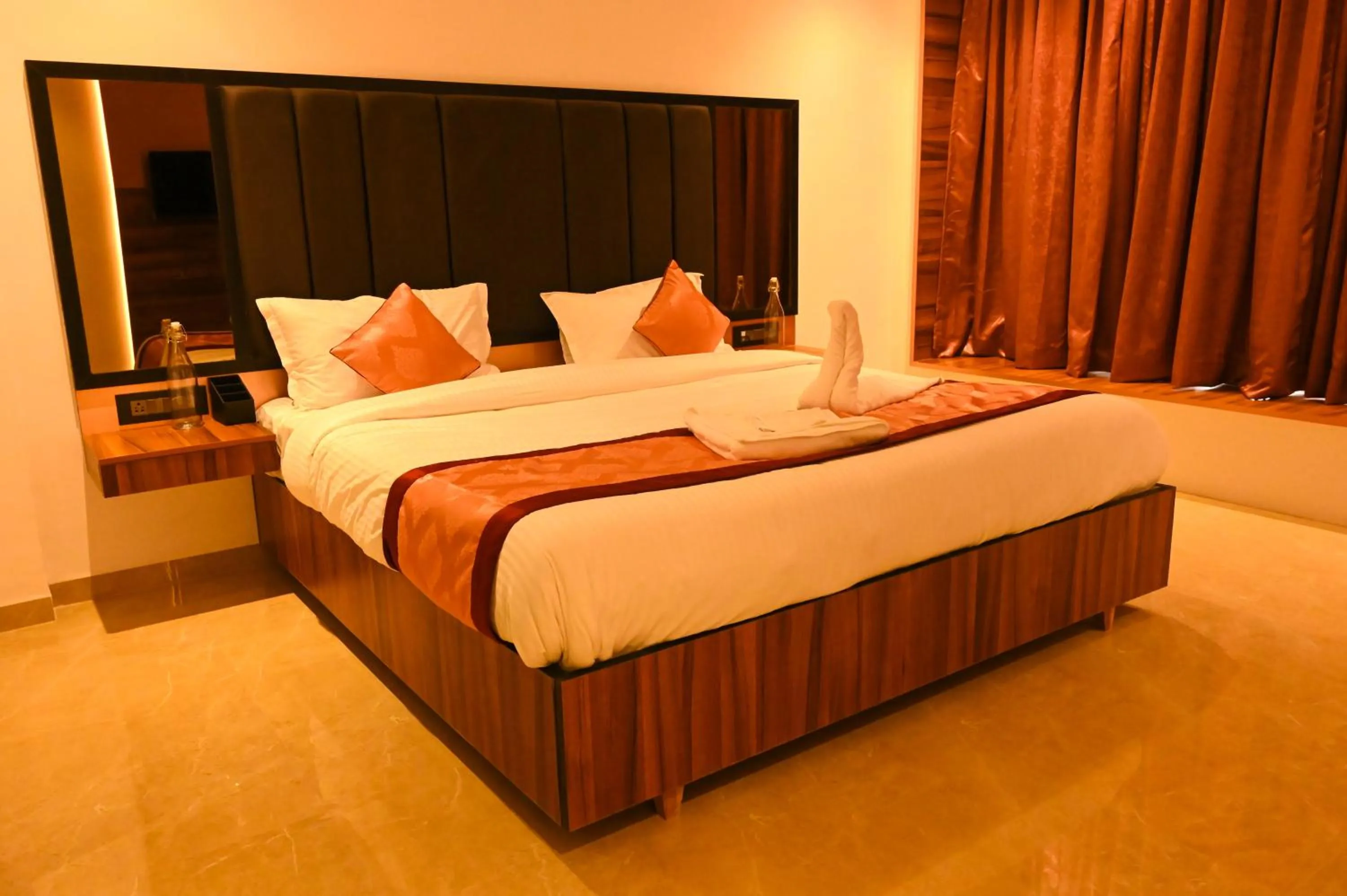 Photo of the whole room, Bed in Kalki Hotel