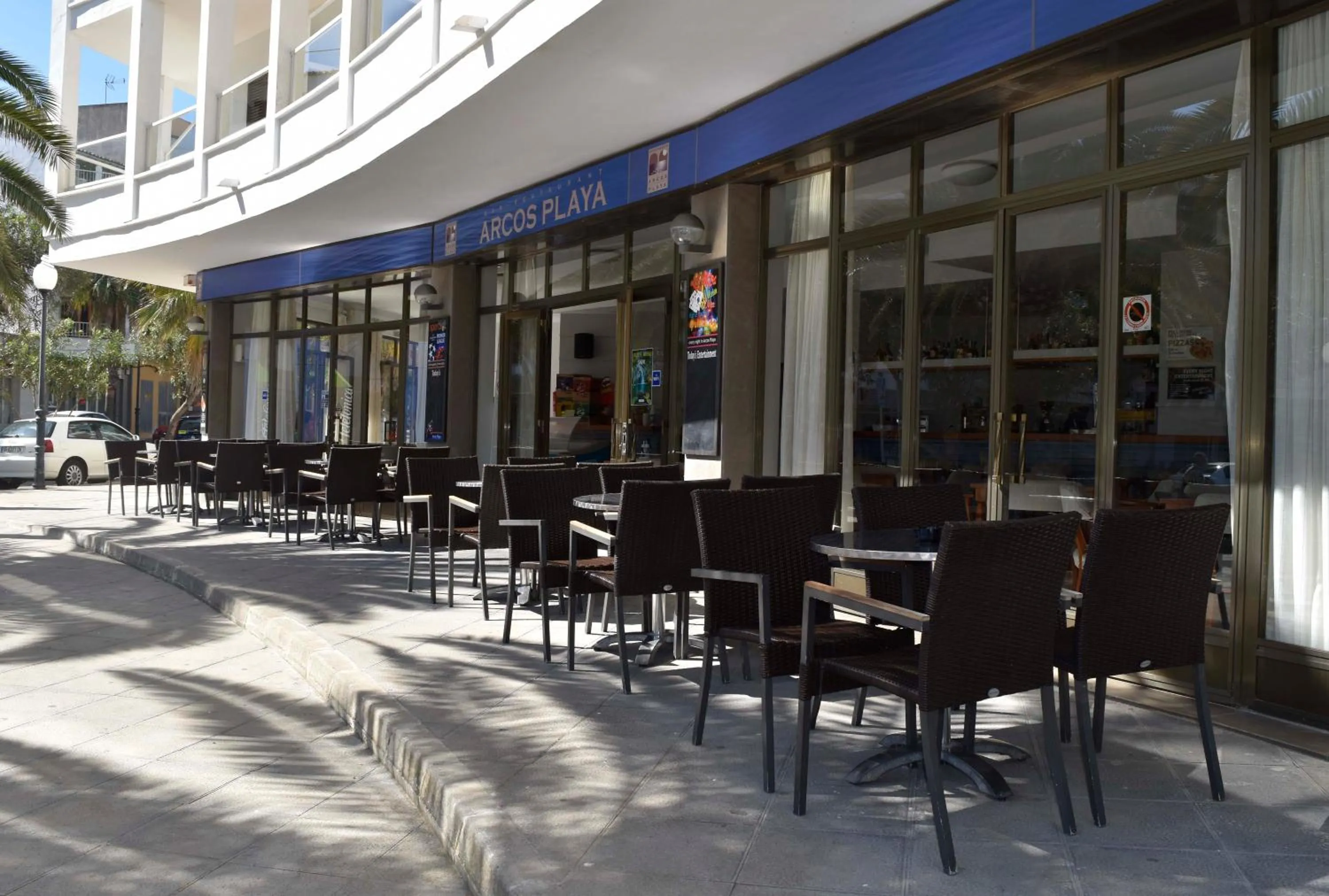 Restaurant/places to eat in Apartamentos Arcos Playa