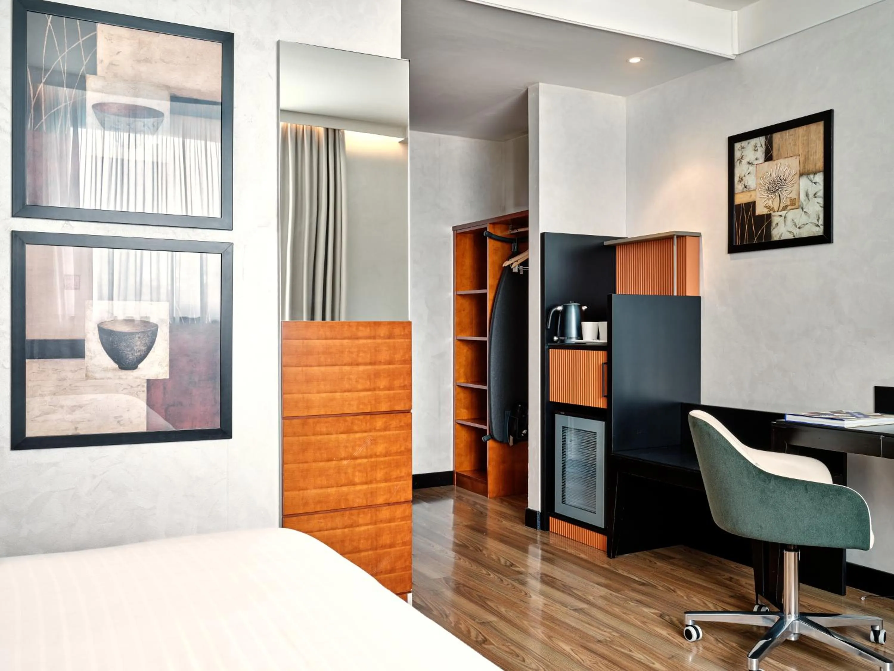 Bedroom, Bed in Crowne Plaza Milan - Malpensa Airport by IHG