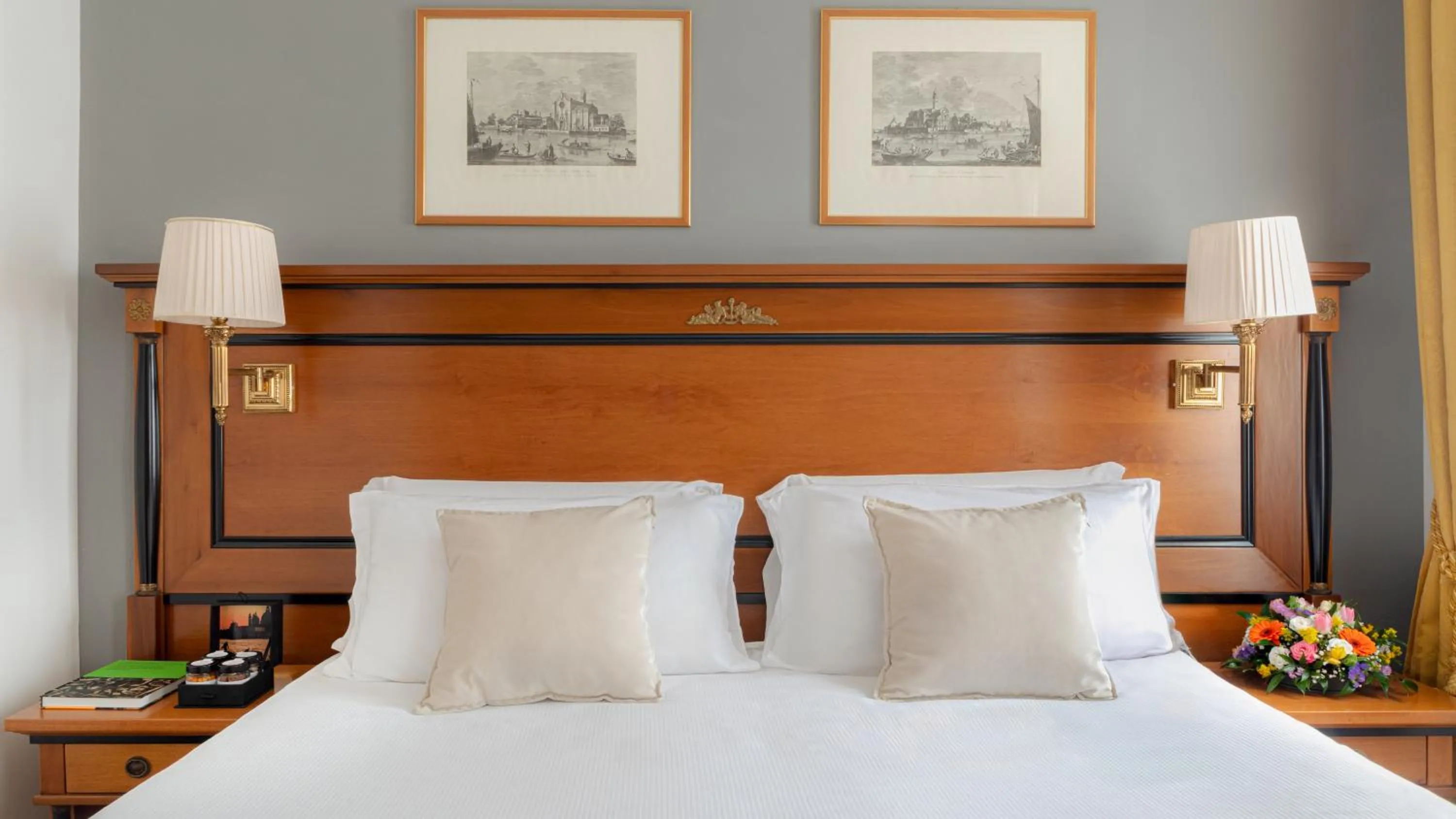 Bed in All’Angelo Art Hotel