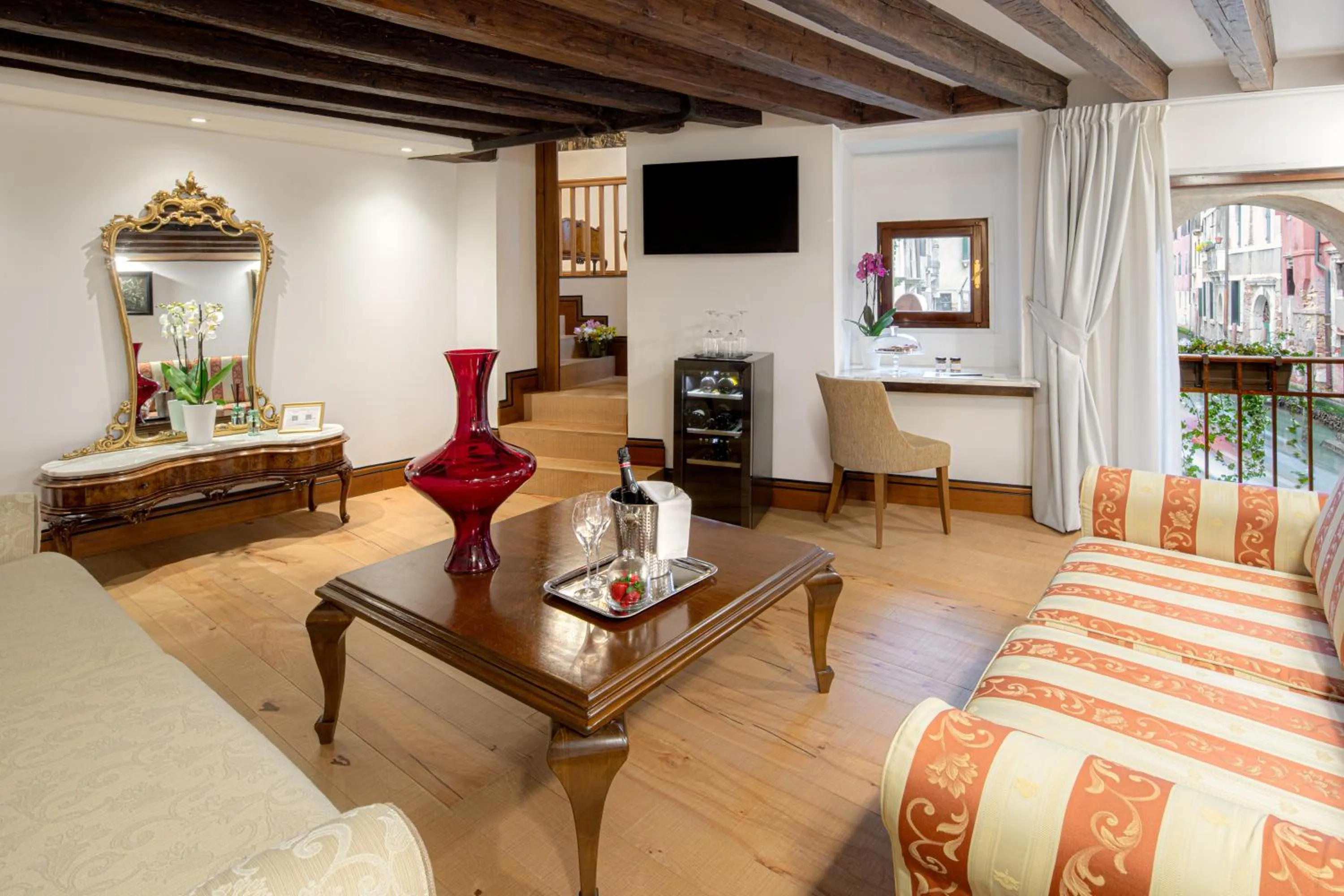 Photo of the whole room in All’Angelo Art Hotel