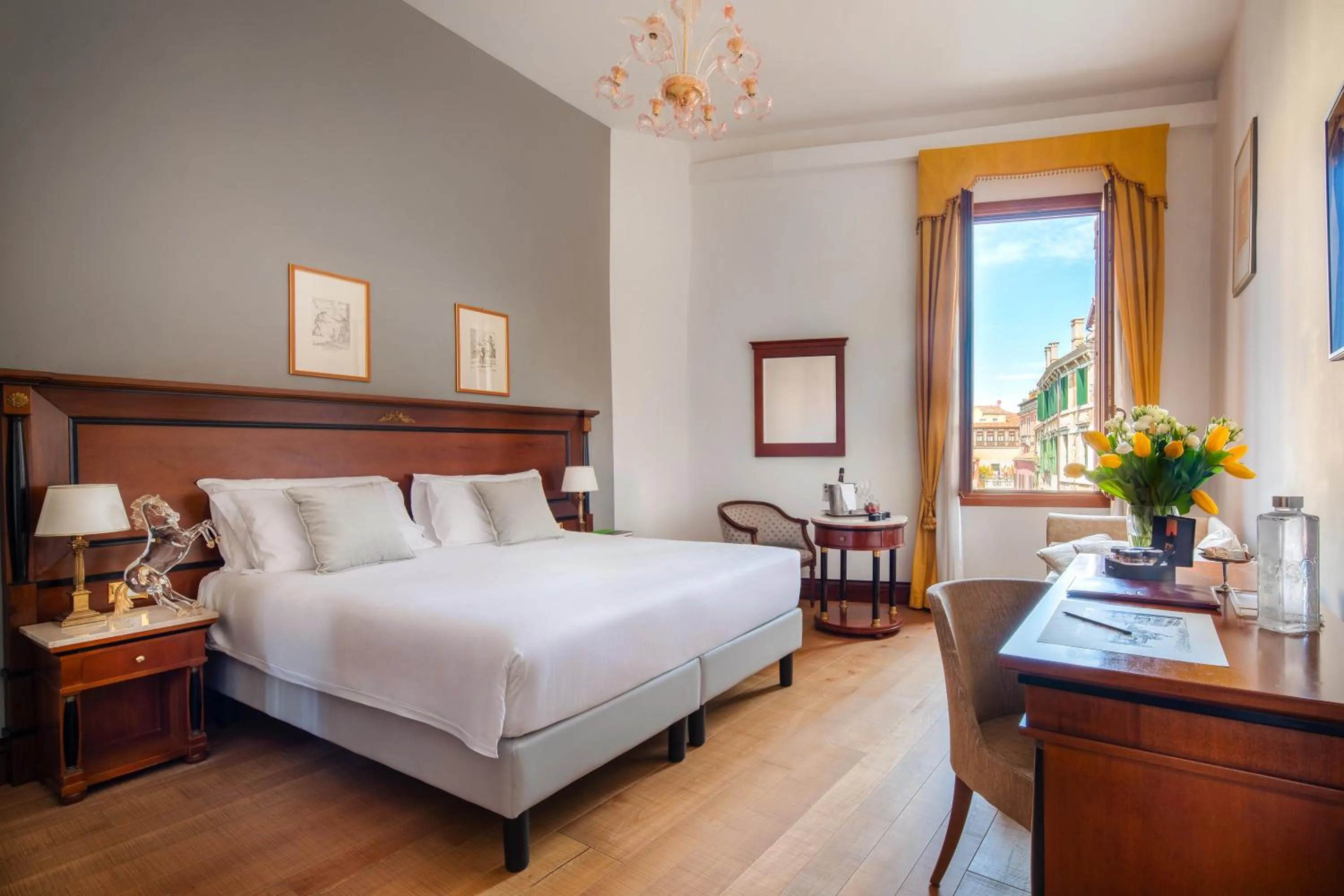 Photo of the whole room, Bed in All’Angelo Art Hotel