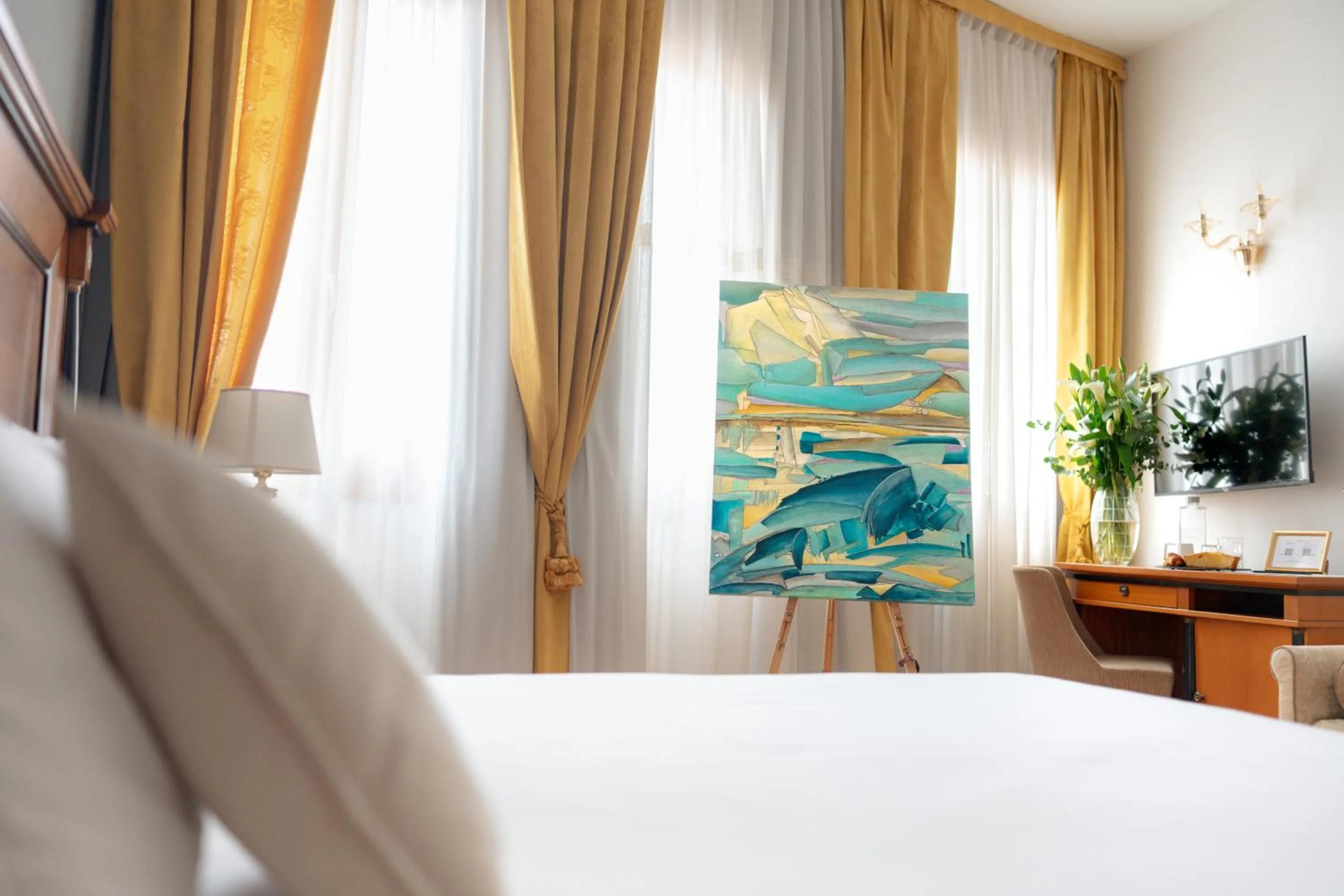 Photo of the whole room, Bed in All’Angelo Art Hotel