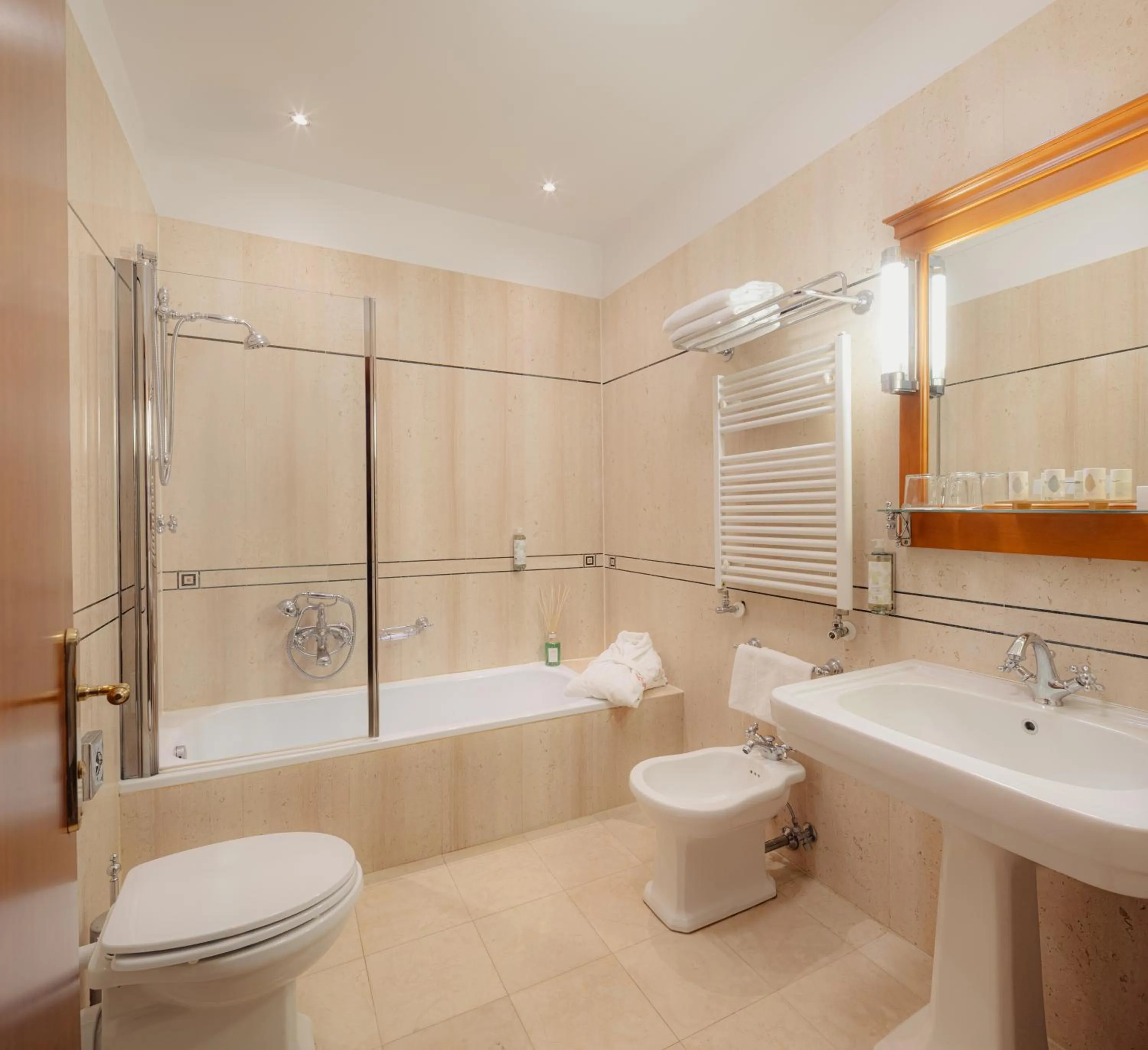 Bathroom in All’Angelo Art Hotel