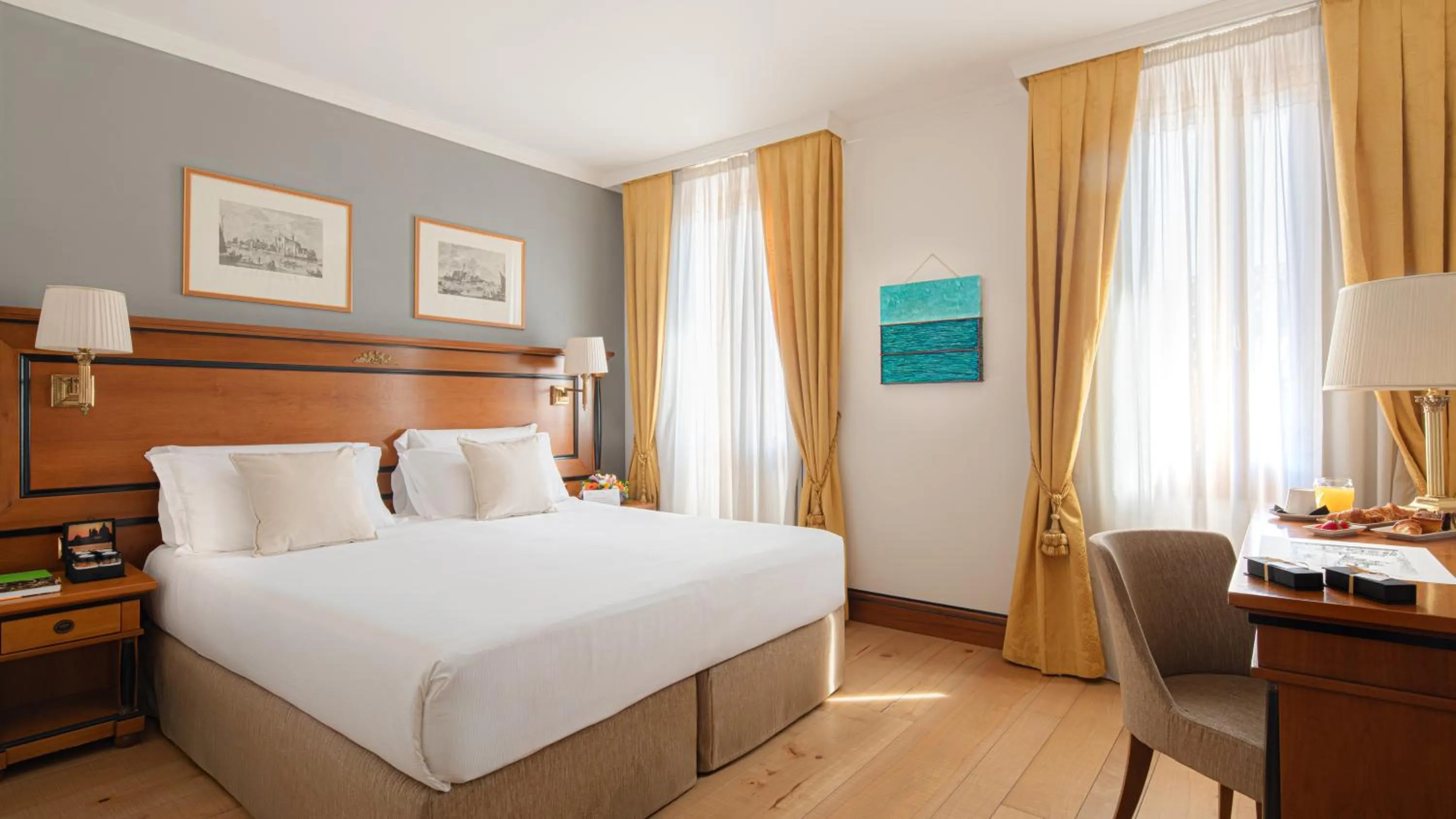 Bed in All’Angelo Art Hotel