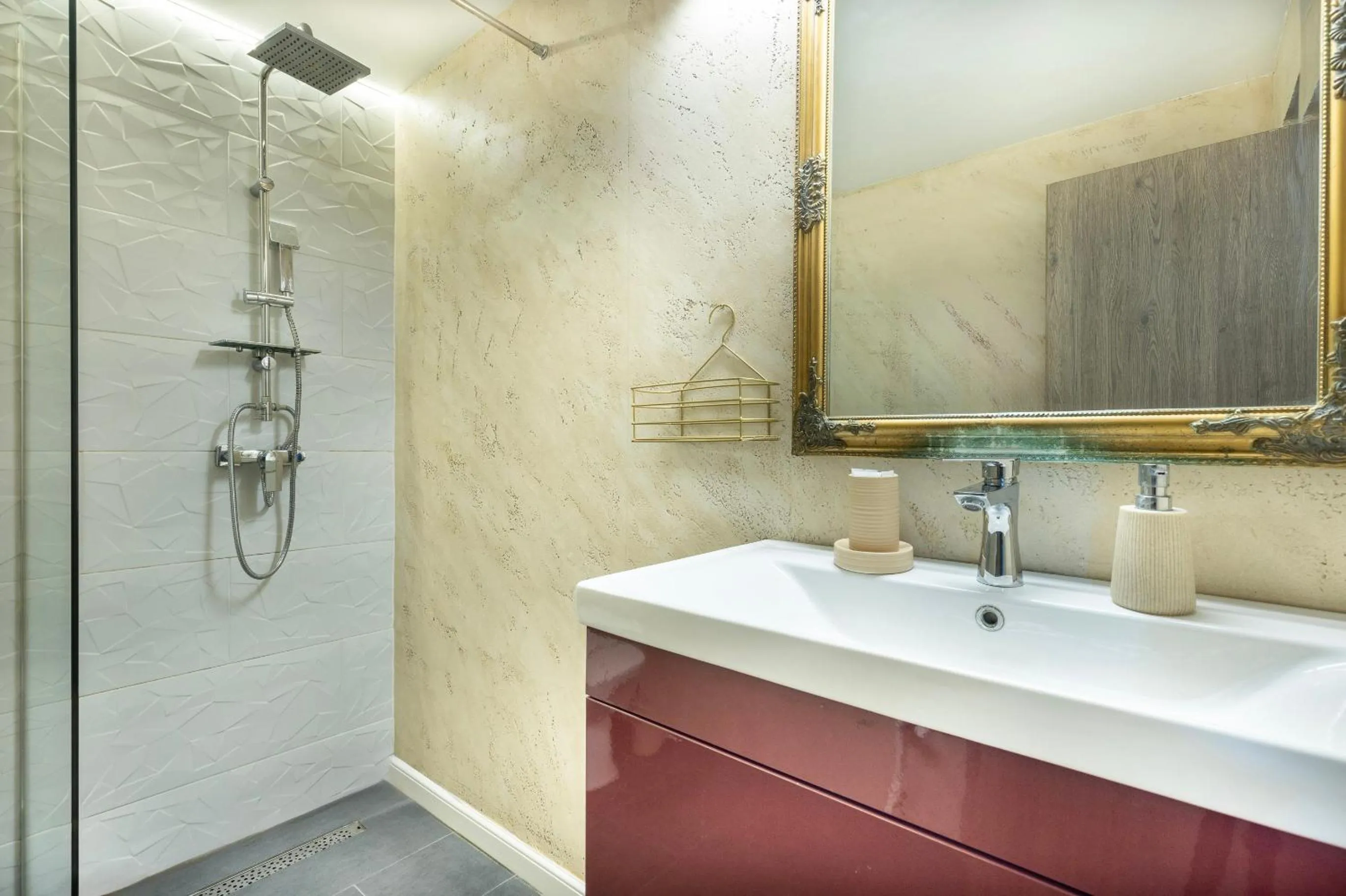 Shower in Hotel City Break